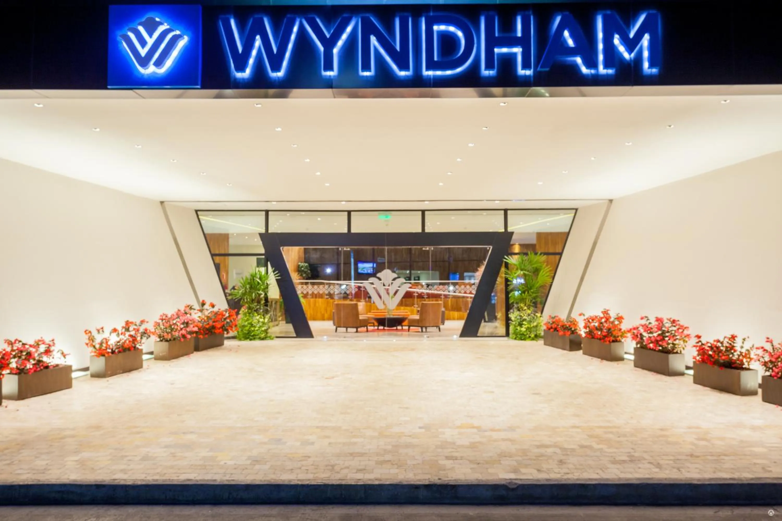 Facade/entrance in Wyndham Quito Airport