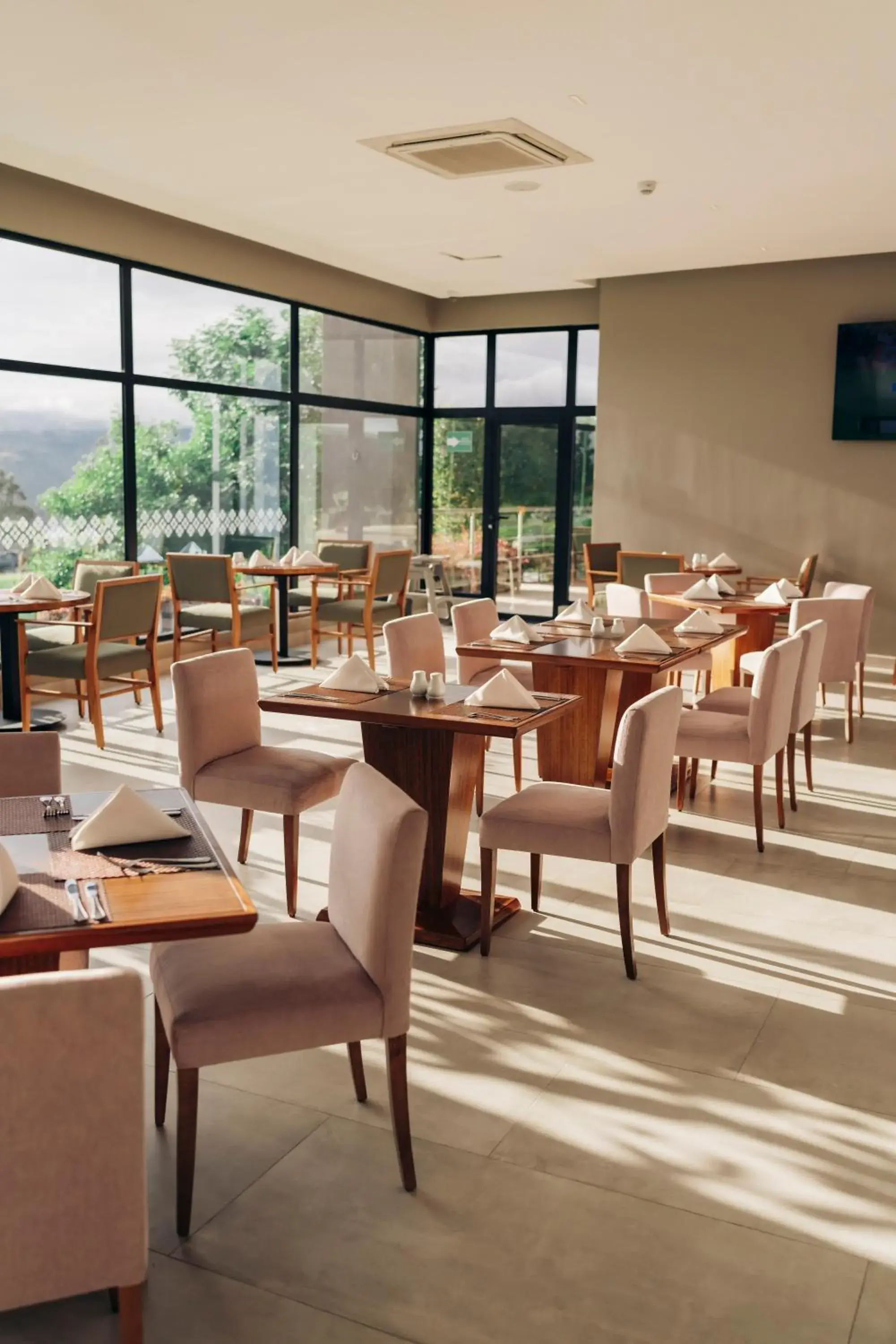 Restaurant/places to eat in Wyndham Quito Airport Restaurant/places to eat in Wyndham Quito Airport