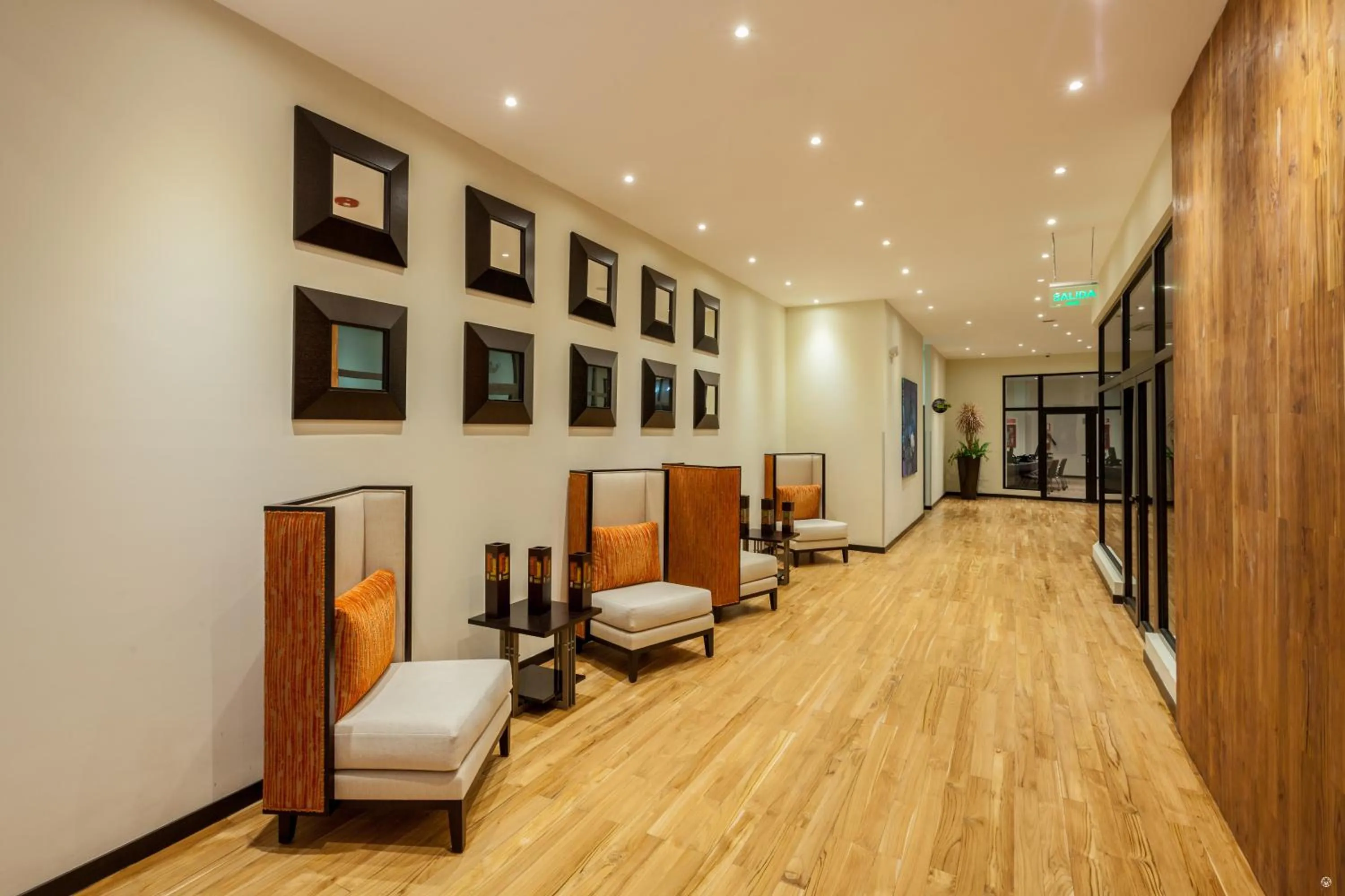 Lobby or reception in Wyndham Quito Airport