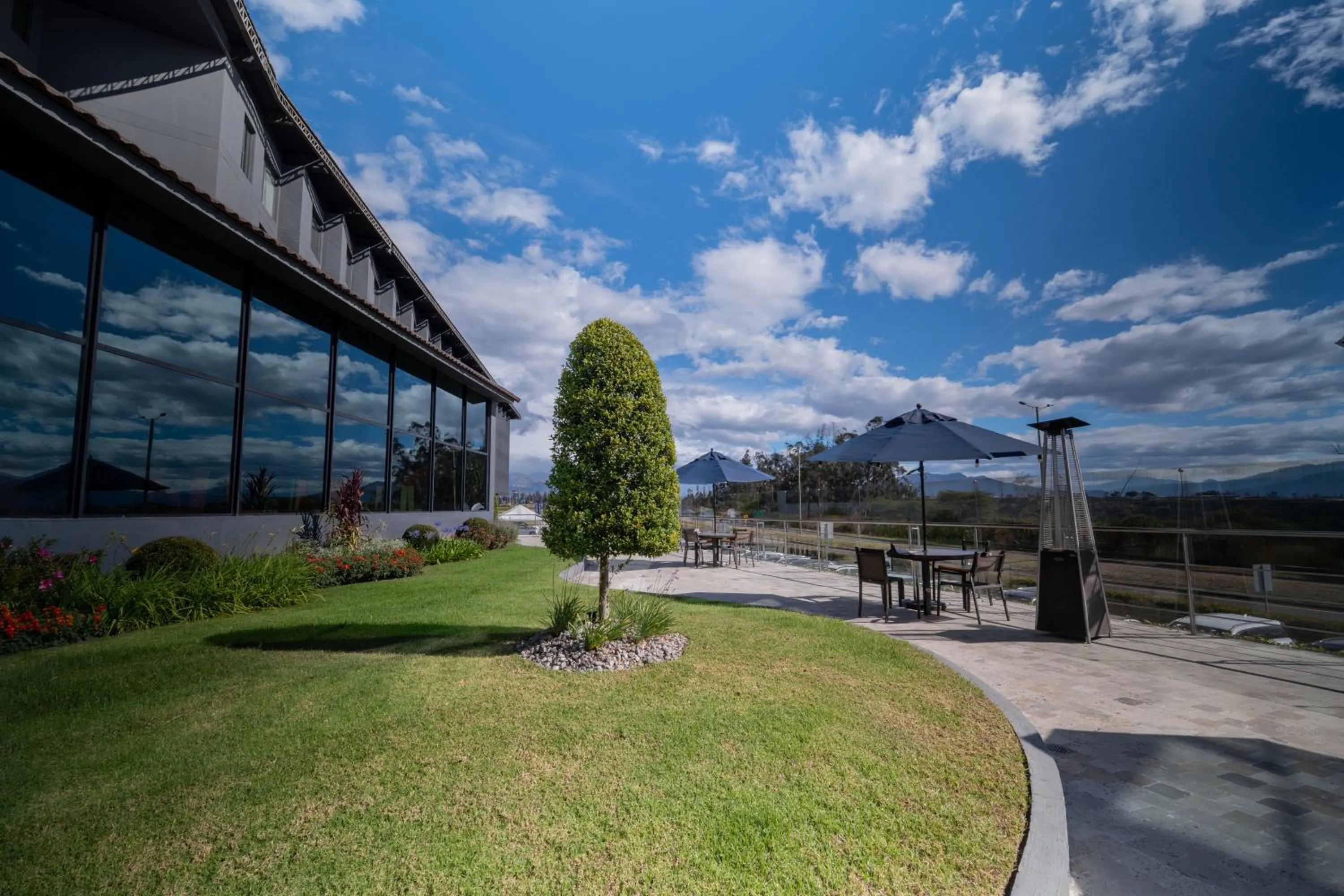 Garden in Wyndham Quito Airport