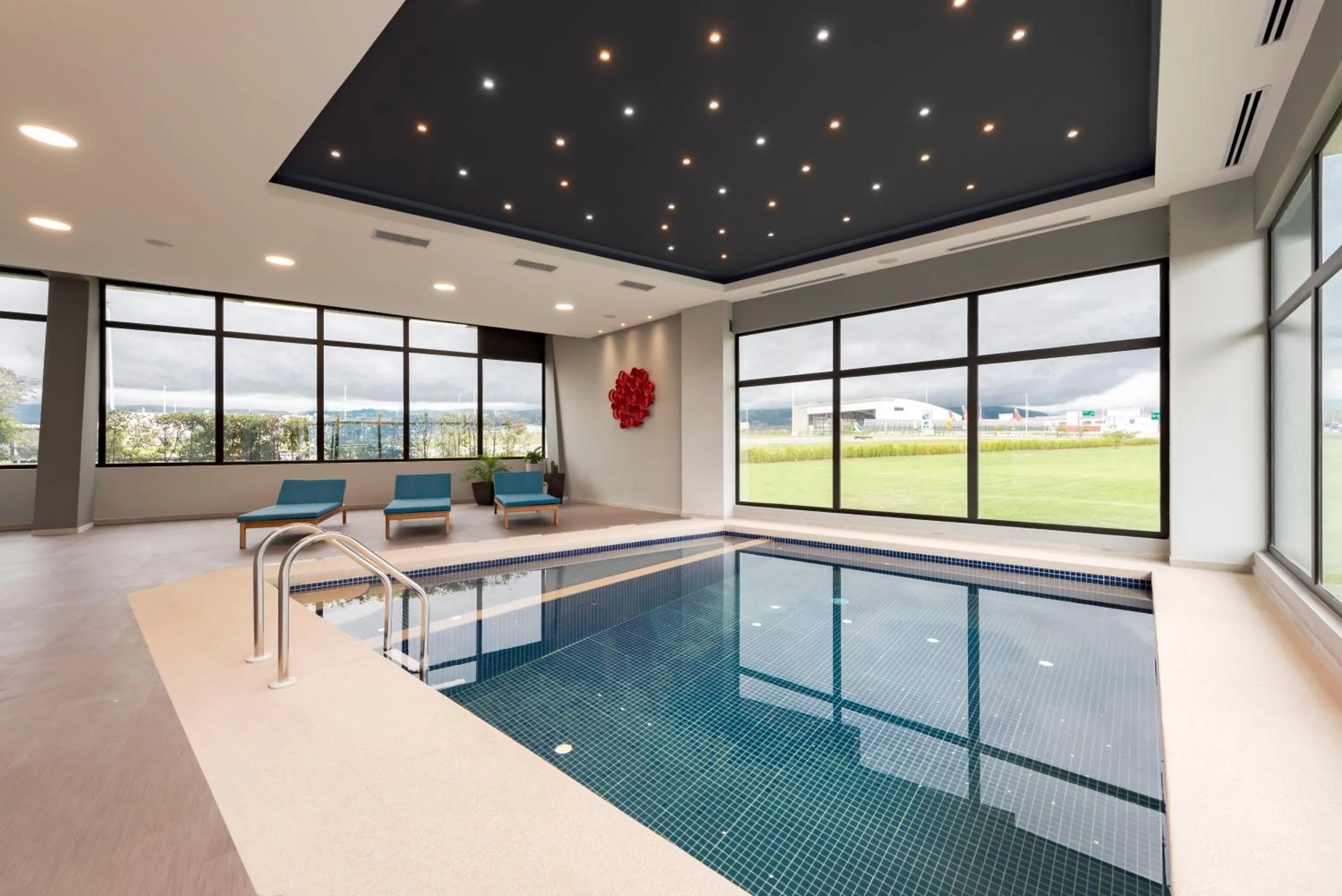 Swimming pool in Wyndham Quito Airport