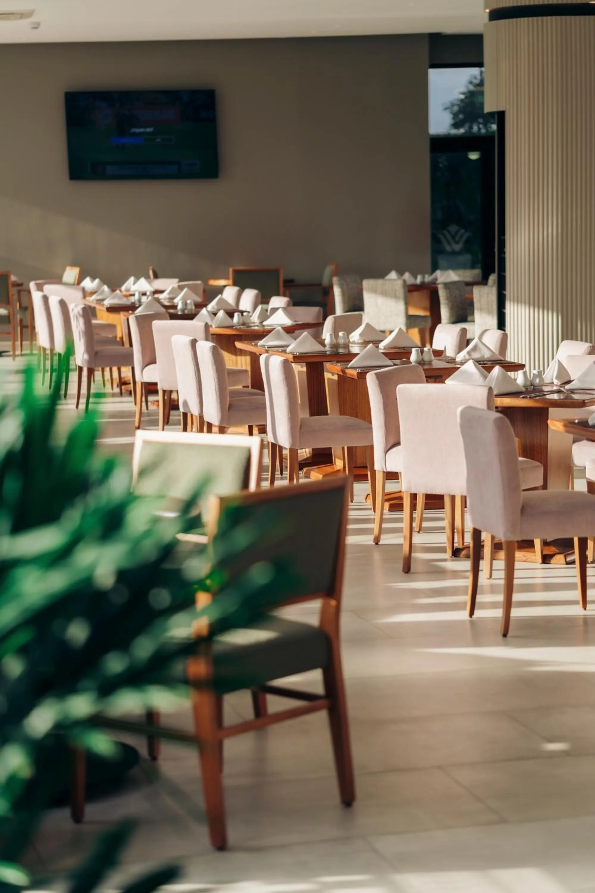 Restaurant/places to eat in Wyndham Quito Airport