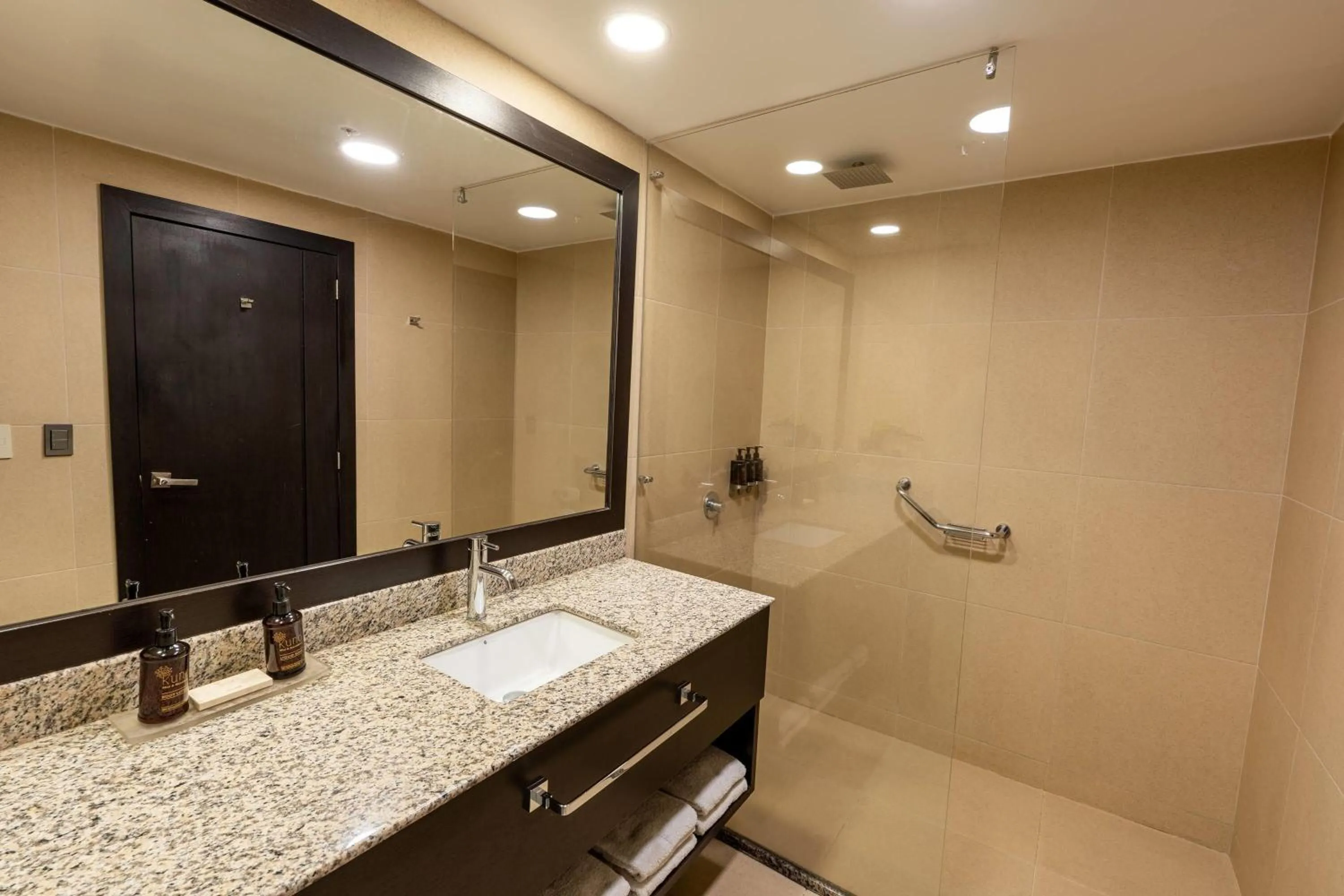 Bathroom in Wyndham Quito Airport