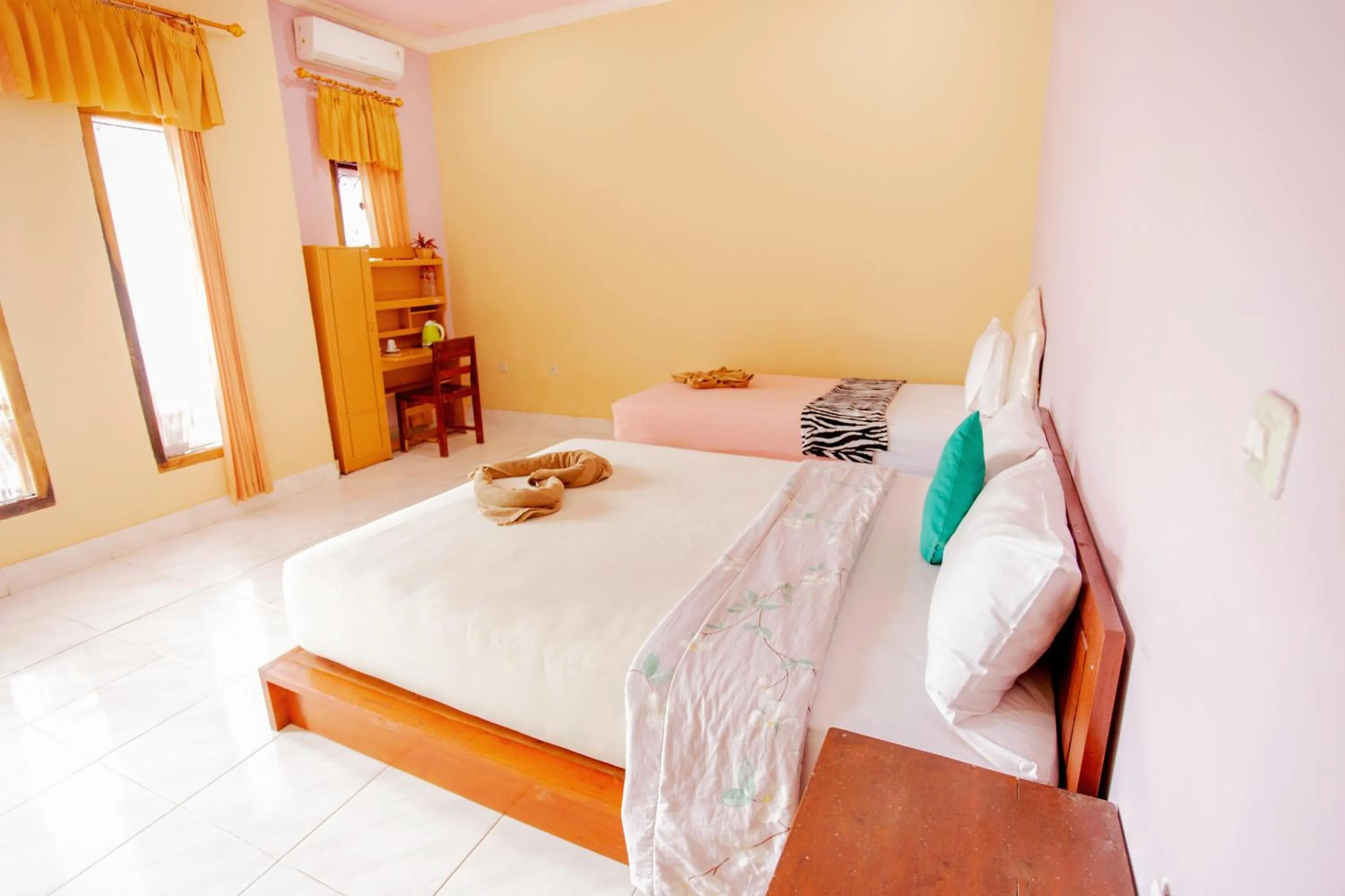 Bed in Pondok Guru Bakti Cottage