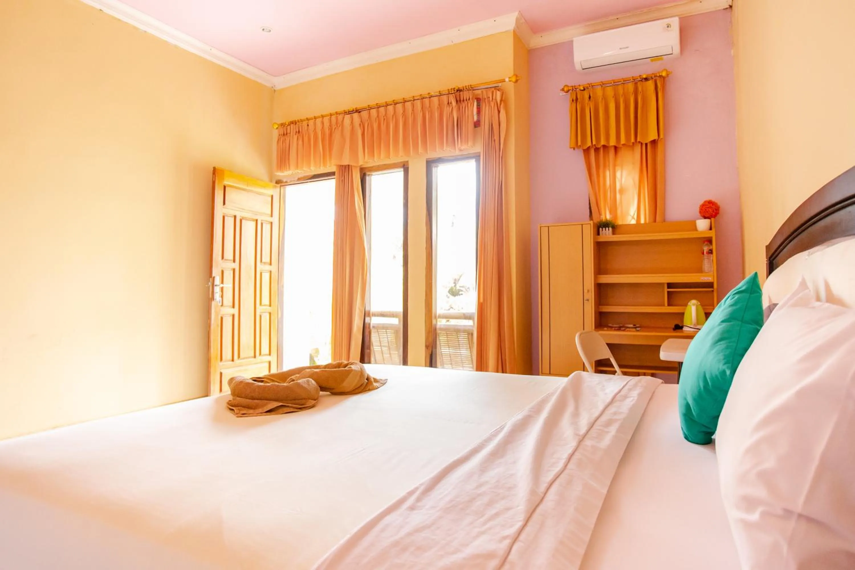 Bed in Pondok Guru Bakti Cottage