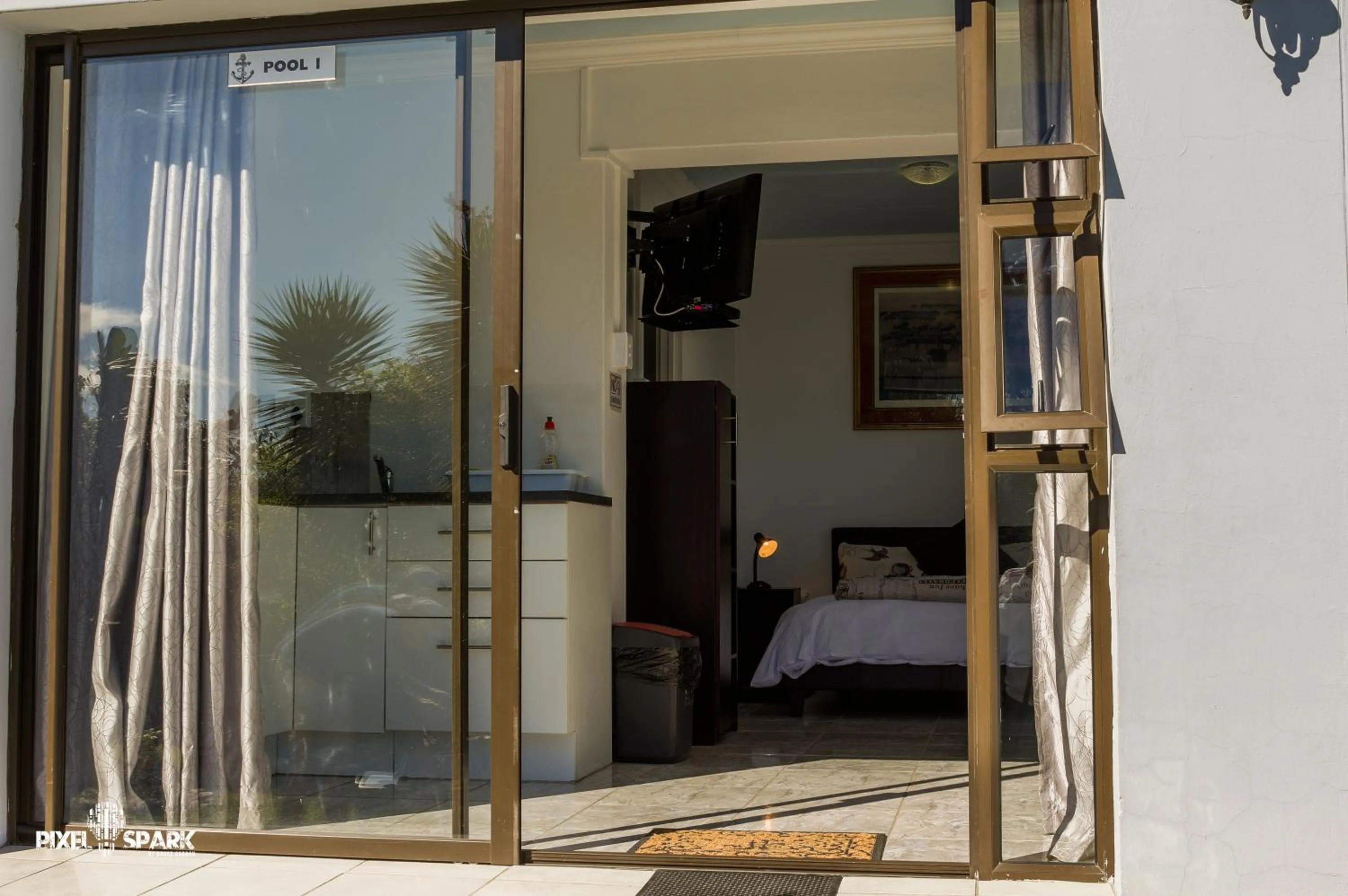 Facade/entrance, Bed in Tyday Accommodation