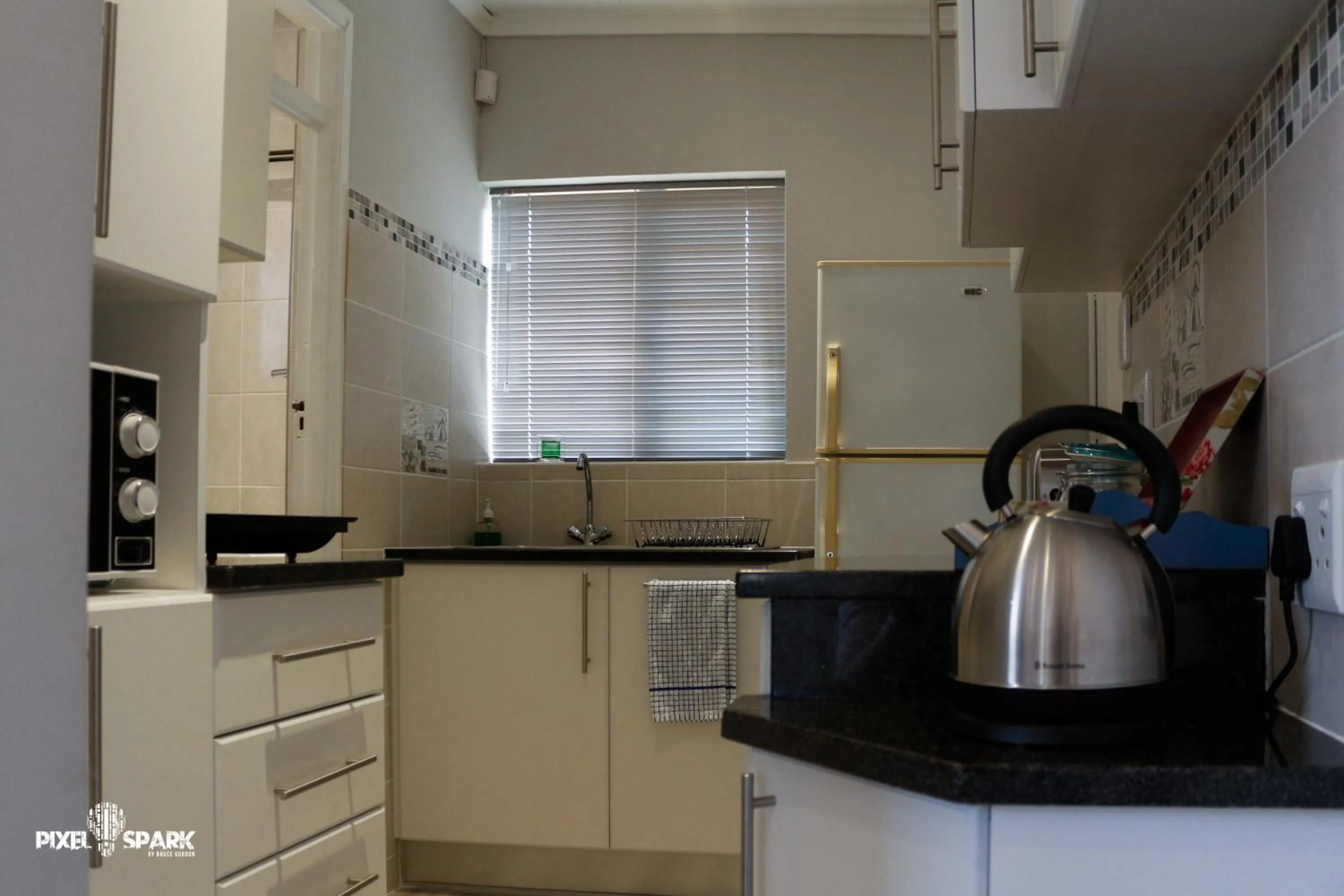 Kitchen or kitchenette in Tyday Accommodation