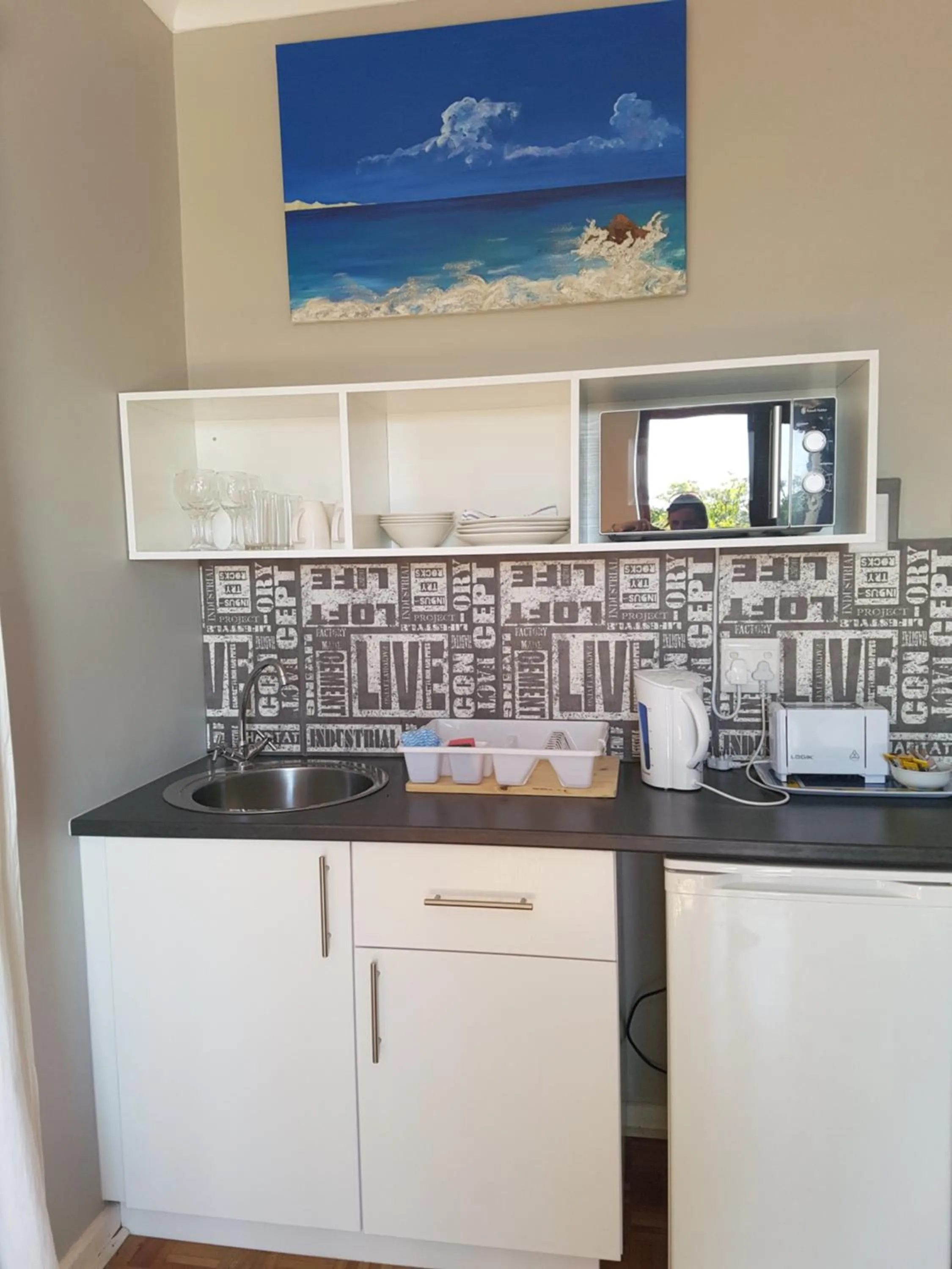 Kitchen or kitchenette in Tyday Accommodation