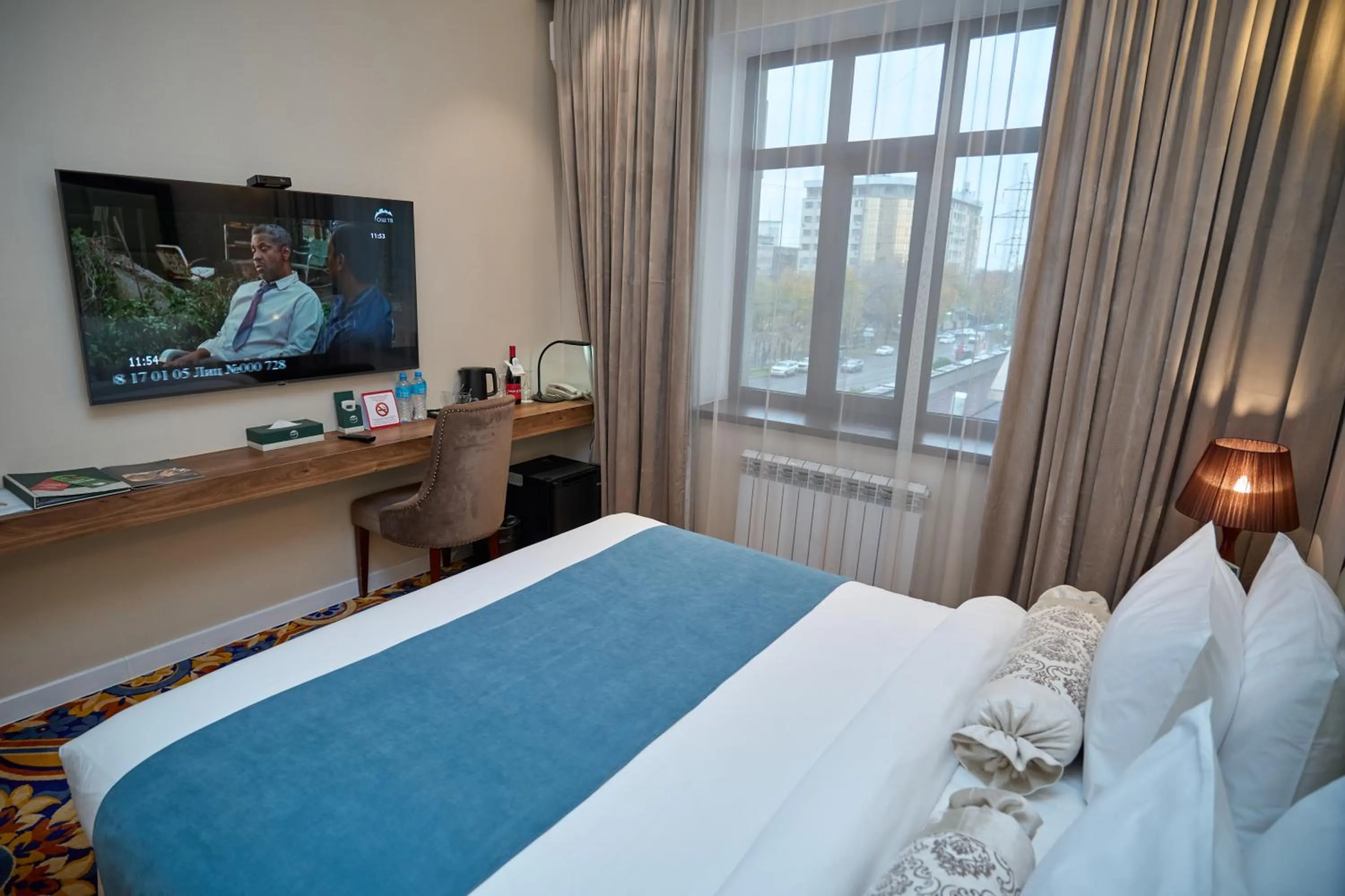 TV and multimedia, Bed in Garden Hotel