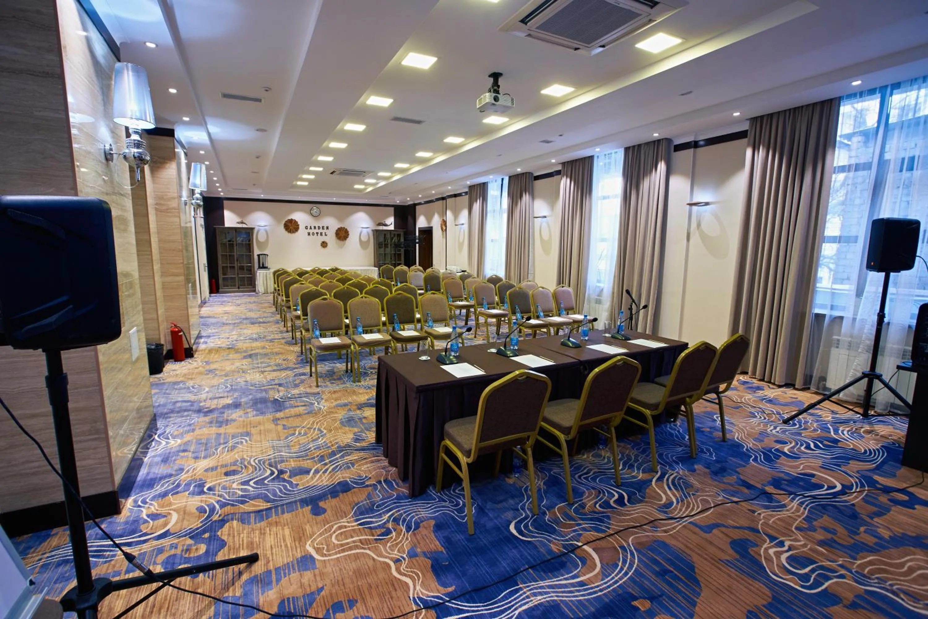 Business facilities in Garden Hotel