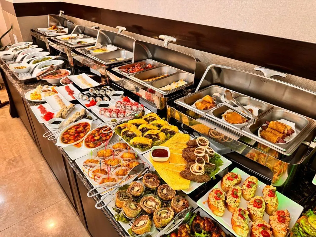 Food and drinks in Garden Hotel