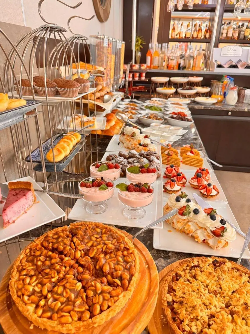 Food and drinks in Garden Hotel