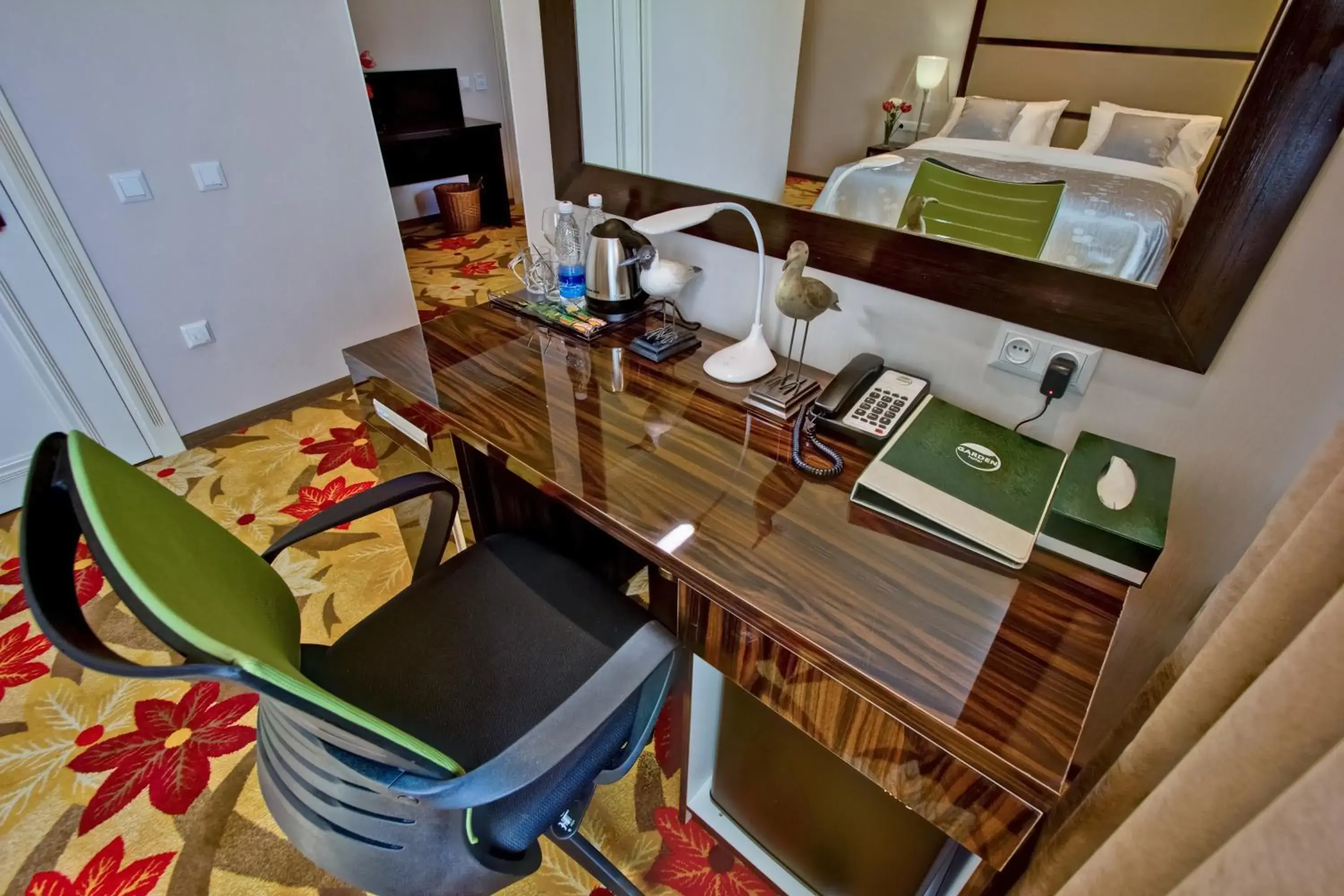 Library, Bed in Garden Hotel Library, Bed in Garden Hotel