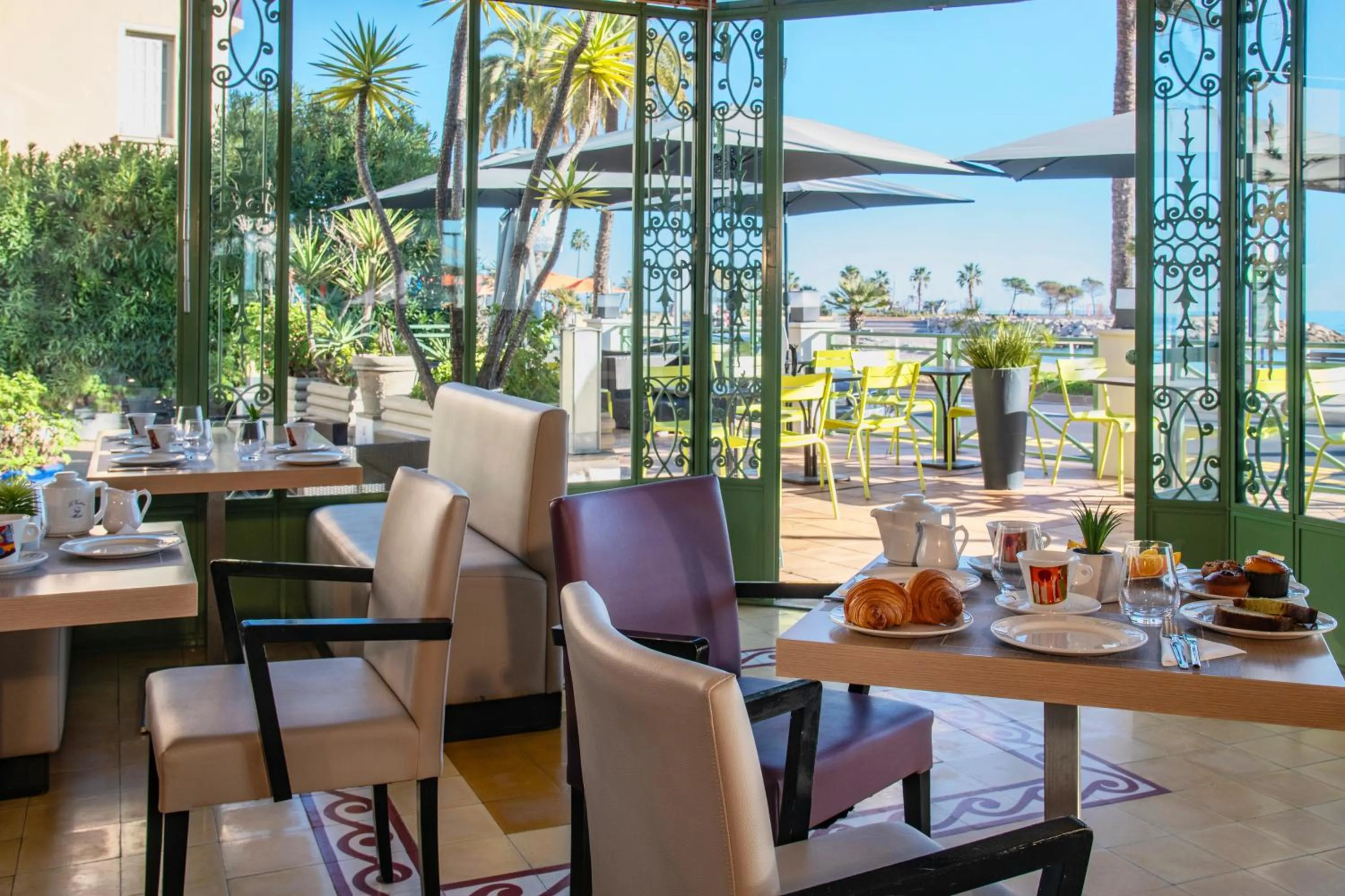 Restaurant/places to eat in Hôtel Vendôme Menton