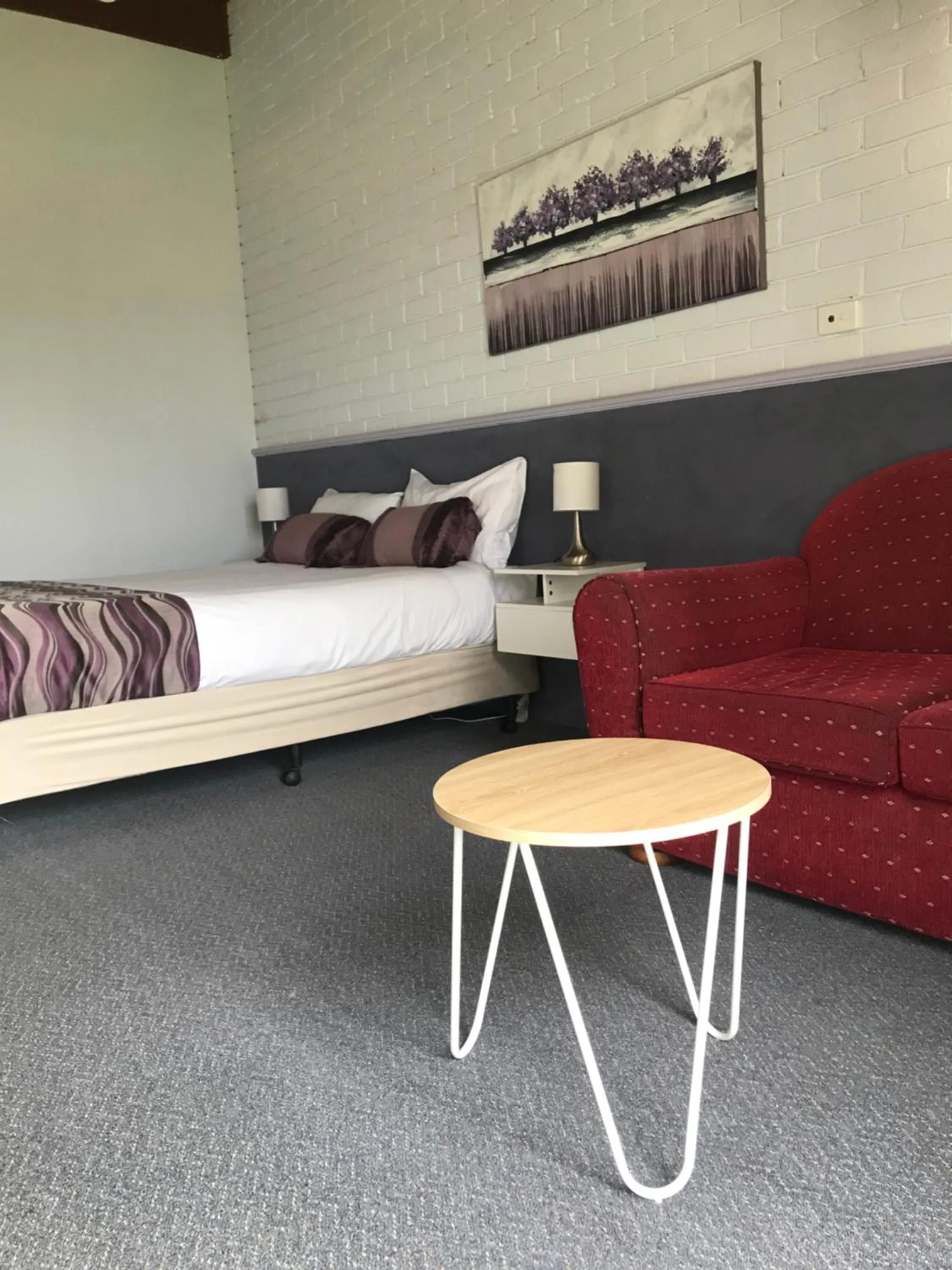 Seating area, Bed in Bakery Park Motor Inn