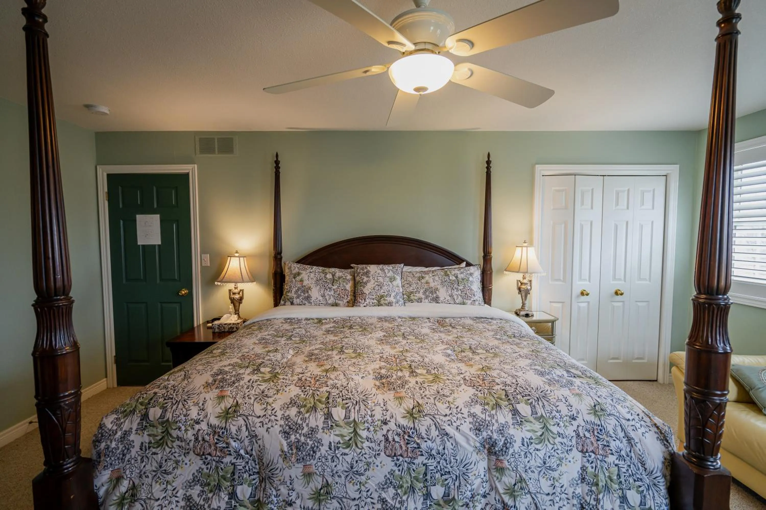 Bed in Old Town Country Landing