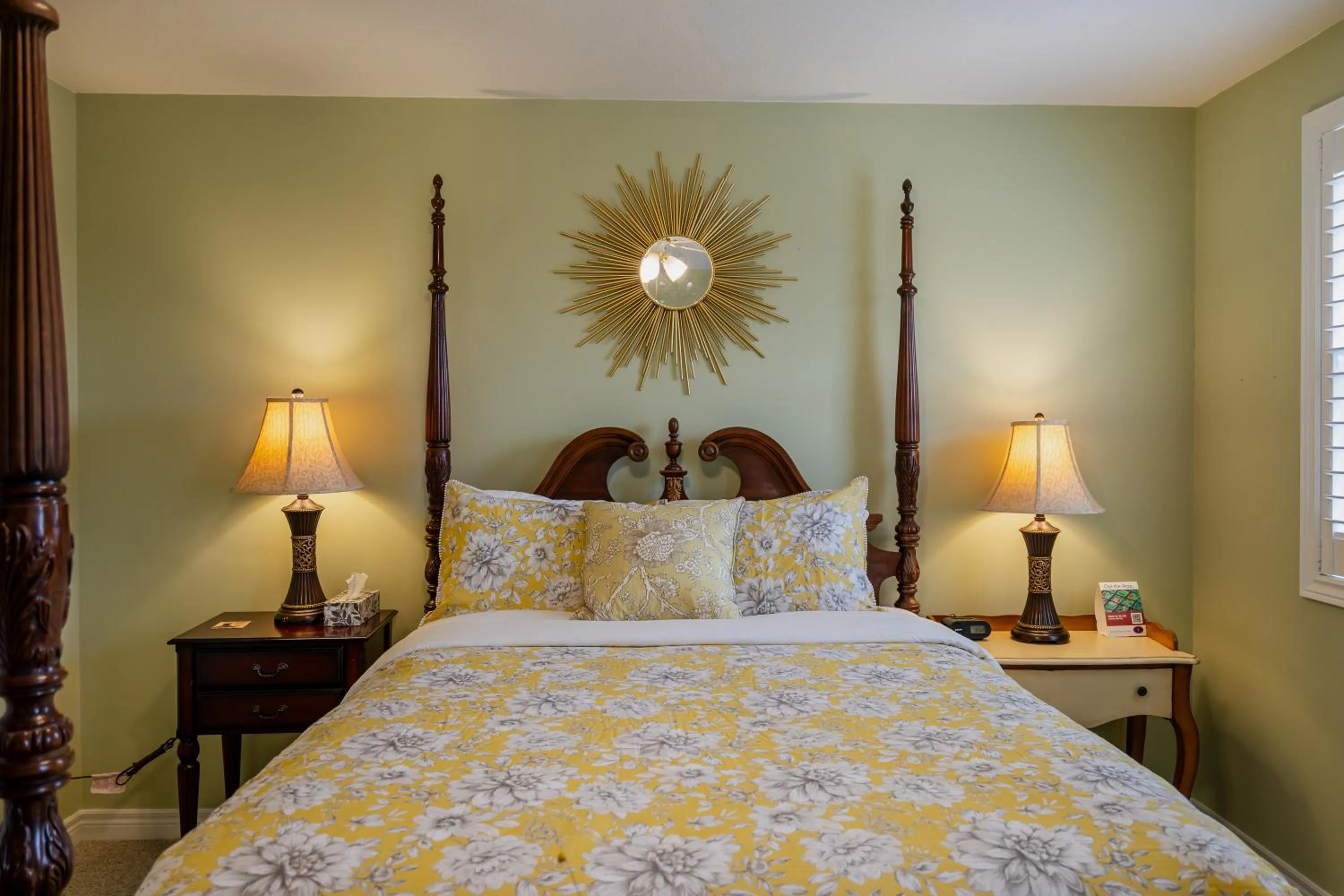 Bedroom, Bed in Old Town Country Landing