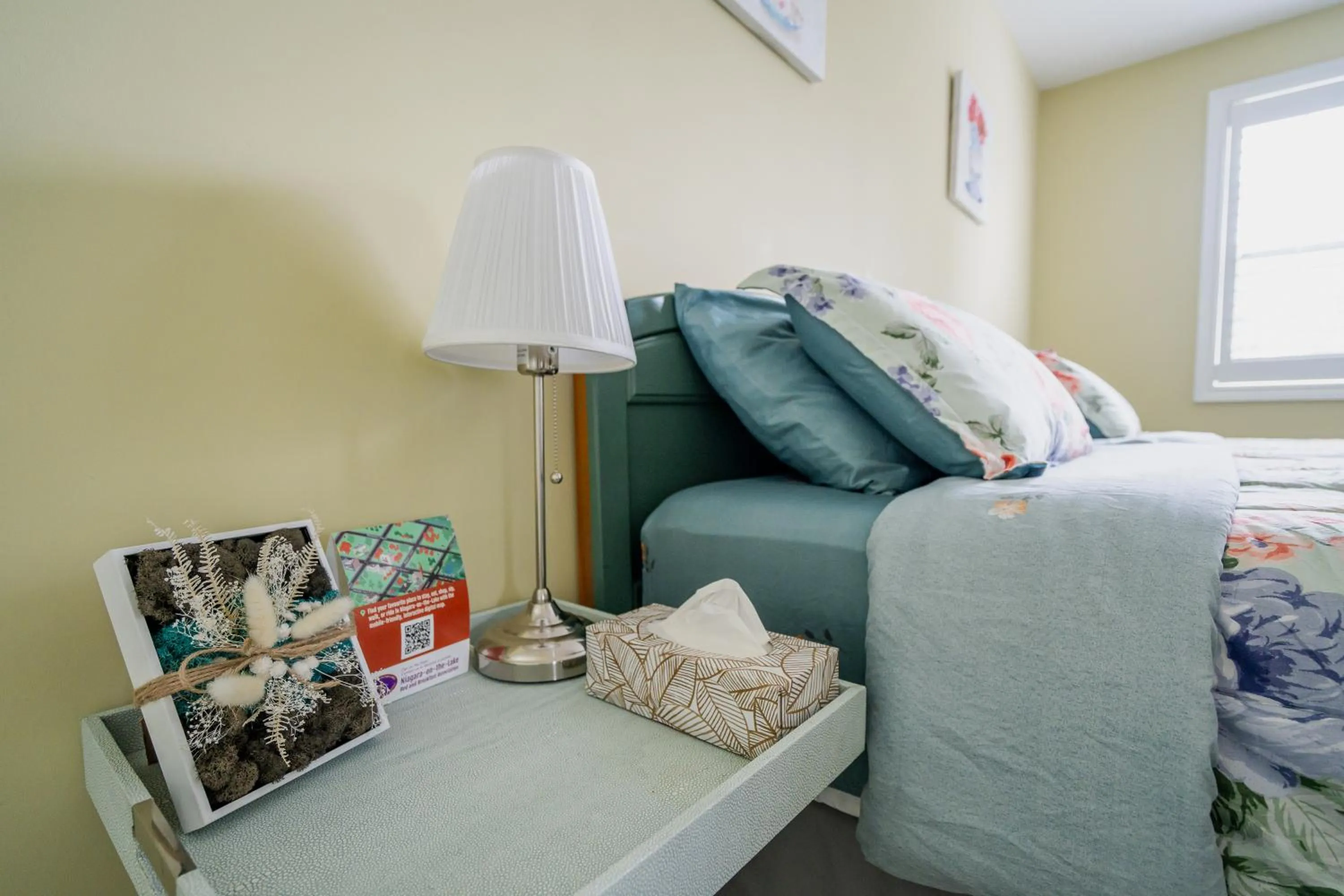 Communal lounge/ TV room, Bed in Old Town Country Landing