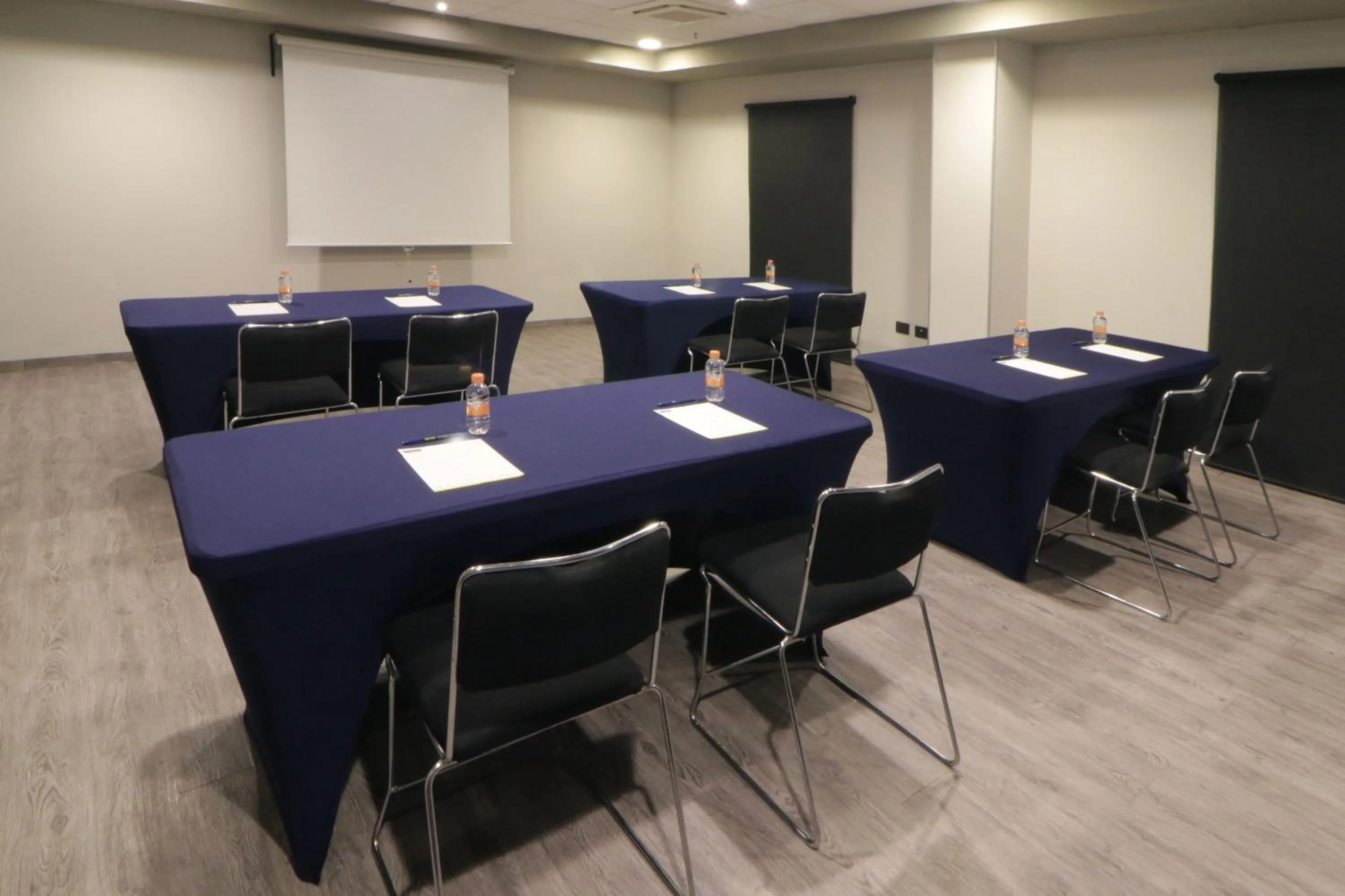 Meeting/conference room in City Express by Marriott Piedras Negras