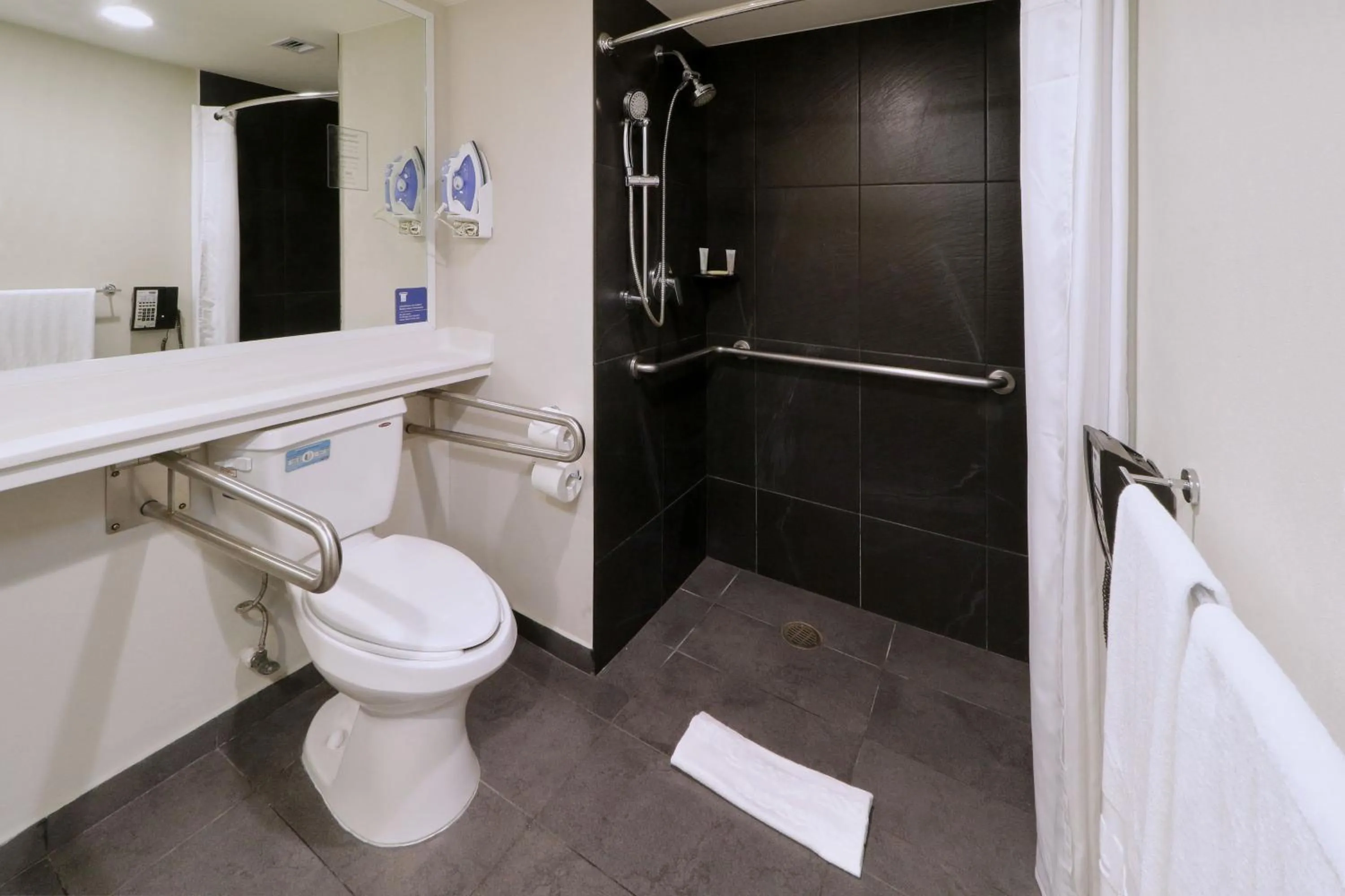 Bathroom in City Express by Marriott Piedras Negras