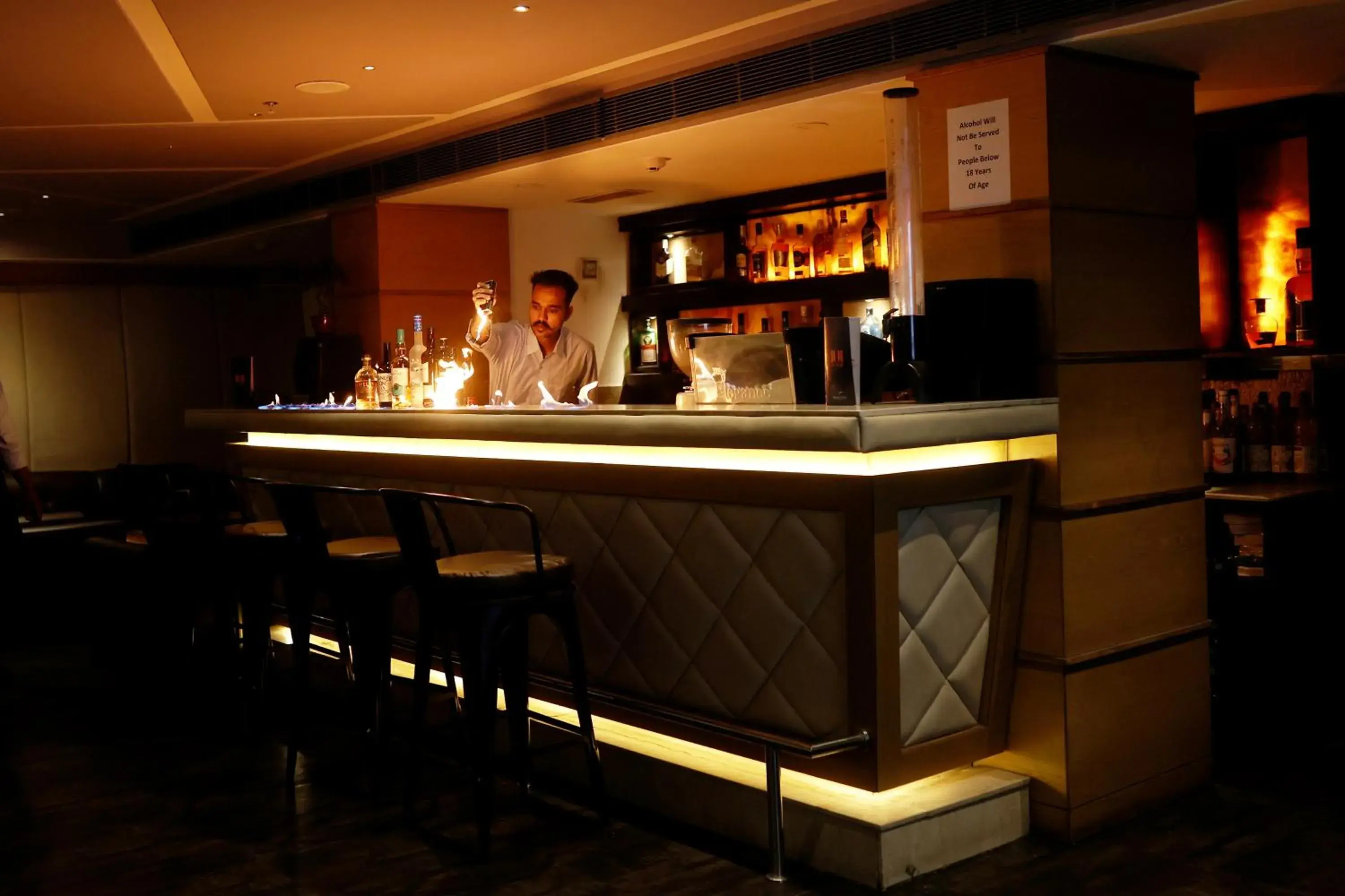Lounge or bar in Royale Lalit Hotel Jaipur Lounge or bar in Royale Lalit Hotel Jaipur