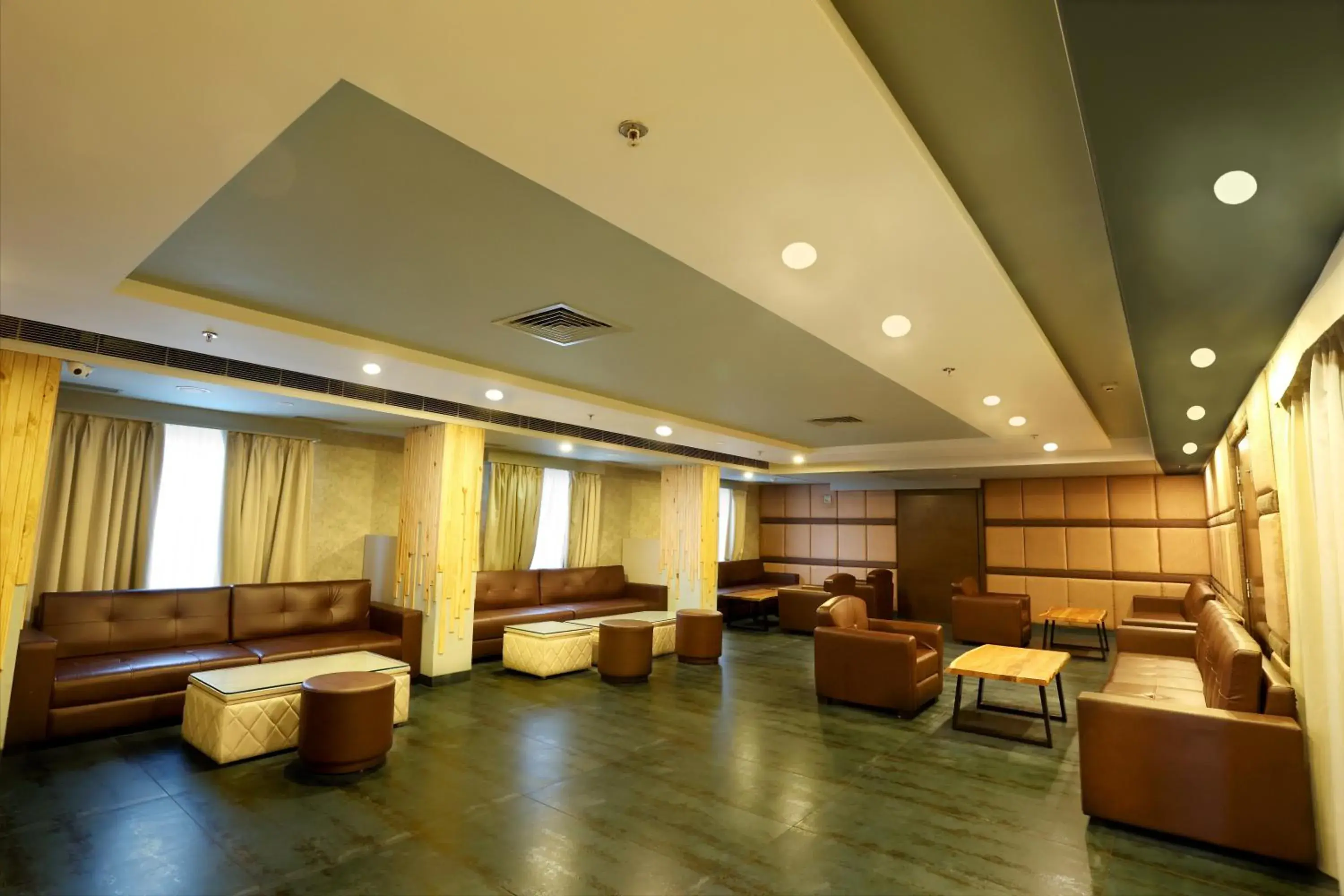 Lounge or bar in Royale Lalit Hotel Jaipur Lounge or bar in Royale Lalit Hotel Jaipur