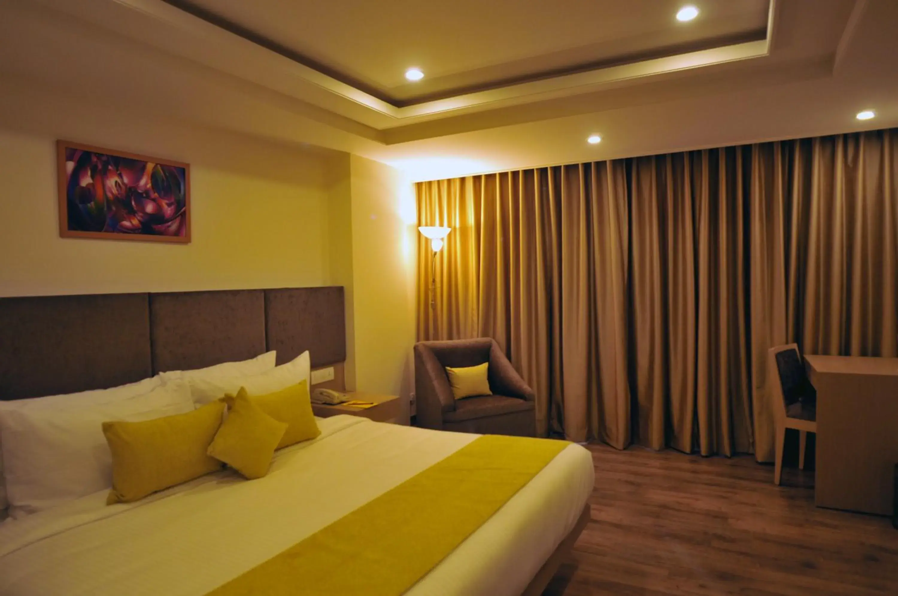 Photo of the whole room, Bed in Royale Lalit Hotel Jaipur Photo of the whole room, Bed in Royale Lalit Hotel Jaipur