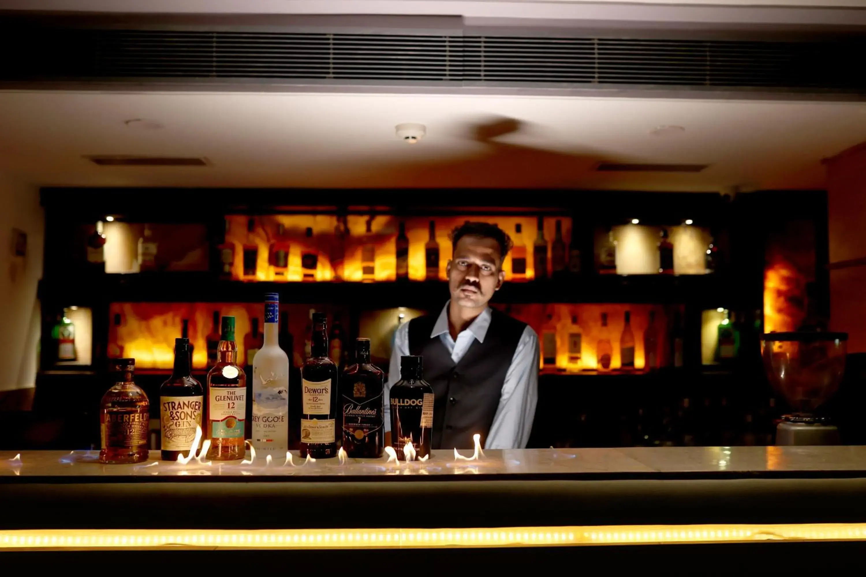Lounge or bar in Royale Lalit Hotel Jaipur Lounge or bar in Royale Lalit Hotel Jaipur