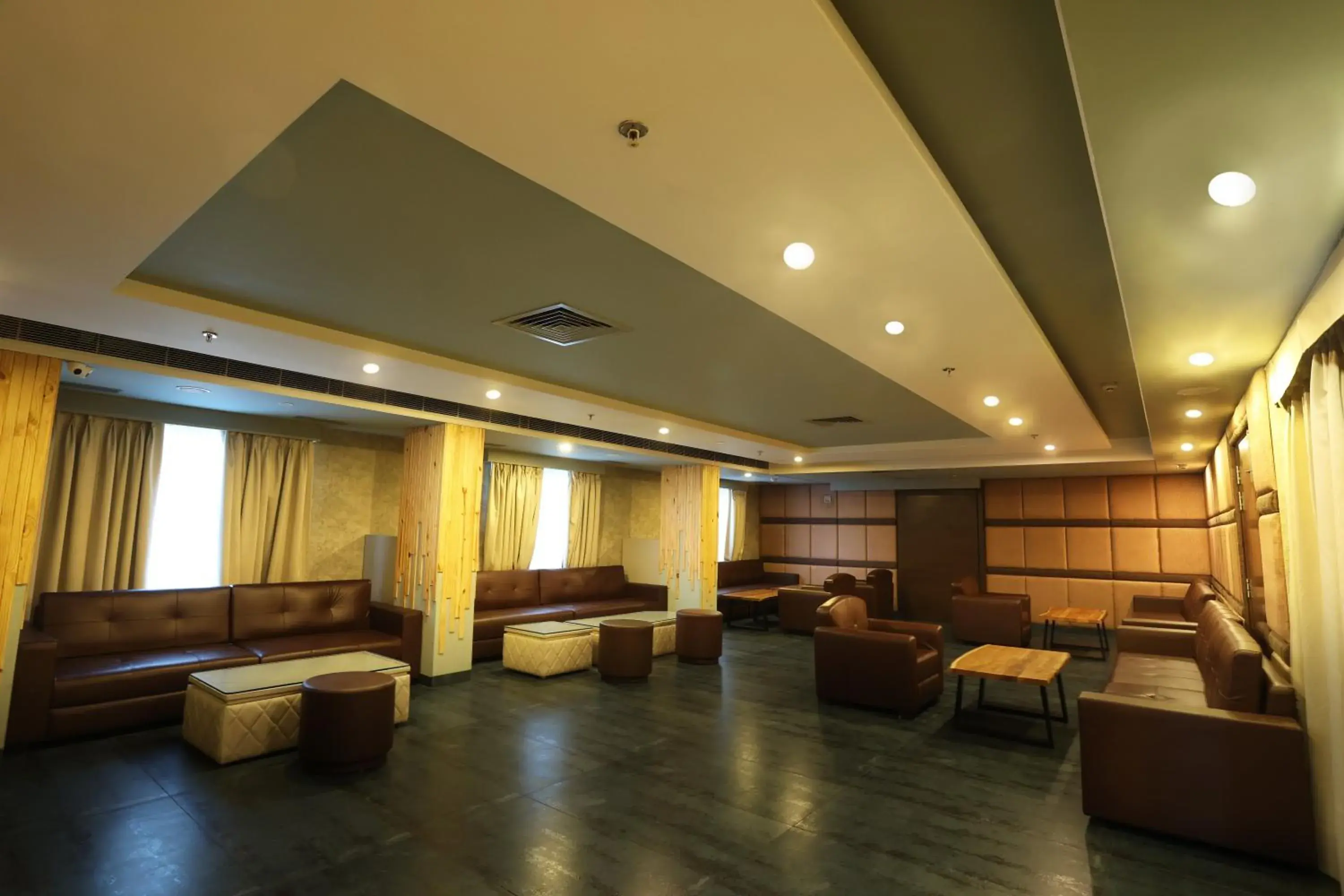 Lounge or bar in Royale Lalit Hotel Jaipur Lounge or bar in Royale Lalit Hotel Jaipur