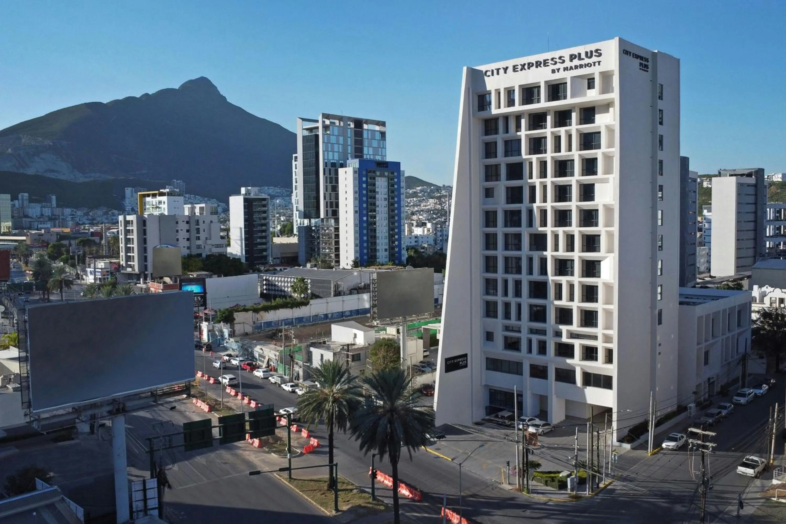 Property building in City Express Plus by Marriott Monterrey Galerías