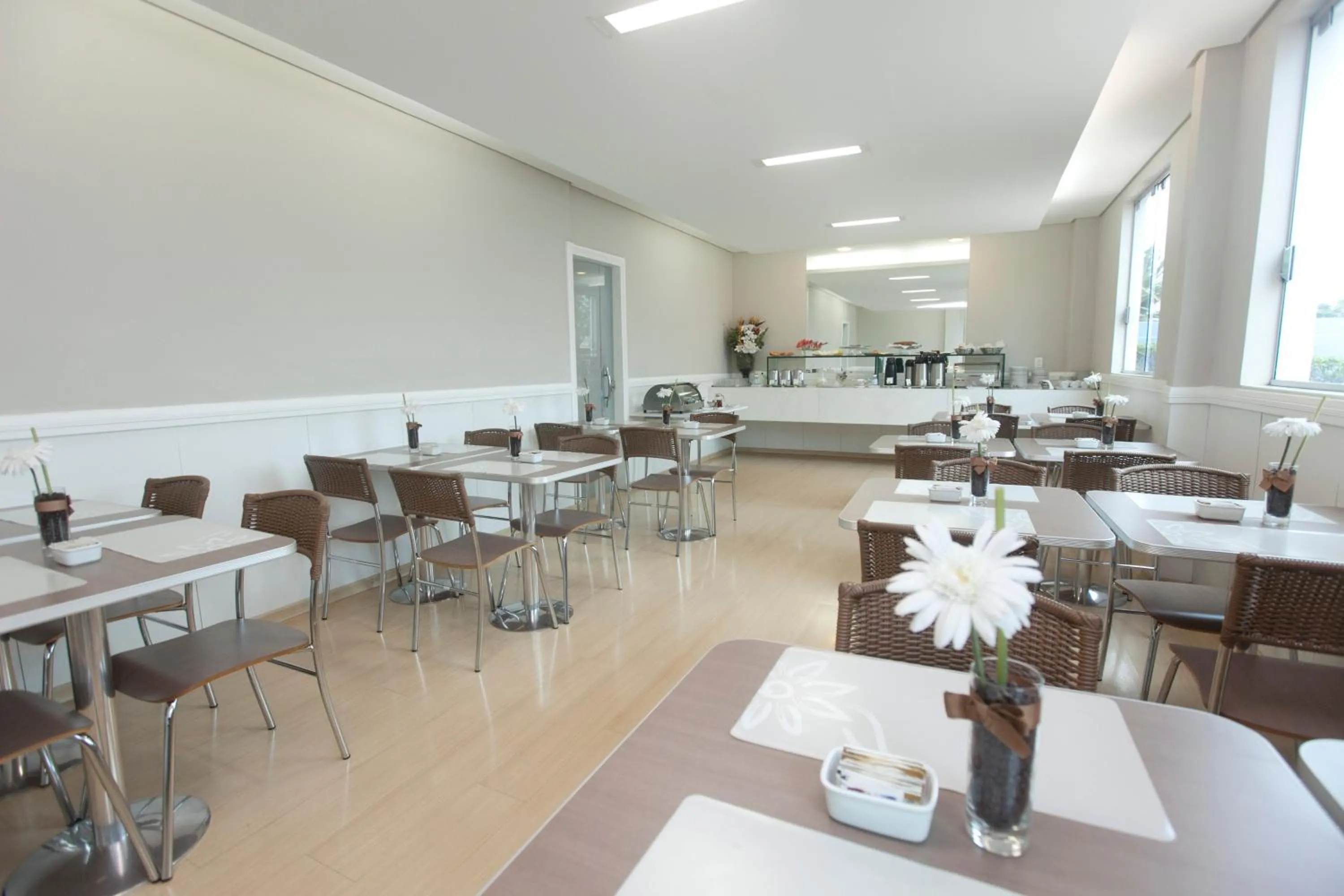 Restaurant/places to eat in Real Hotel