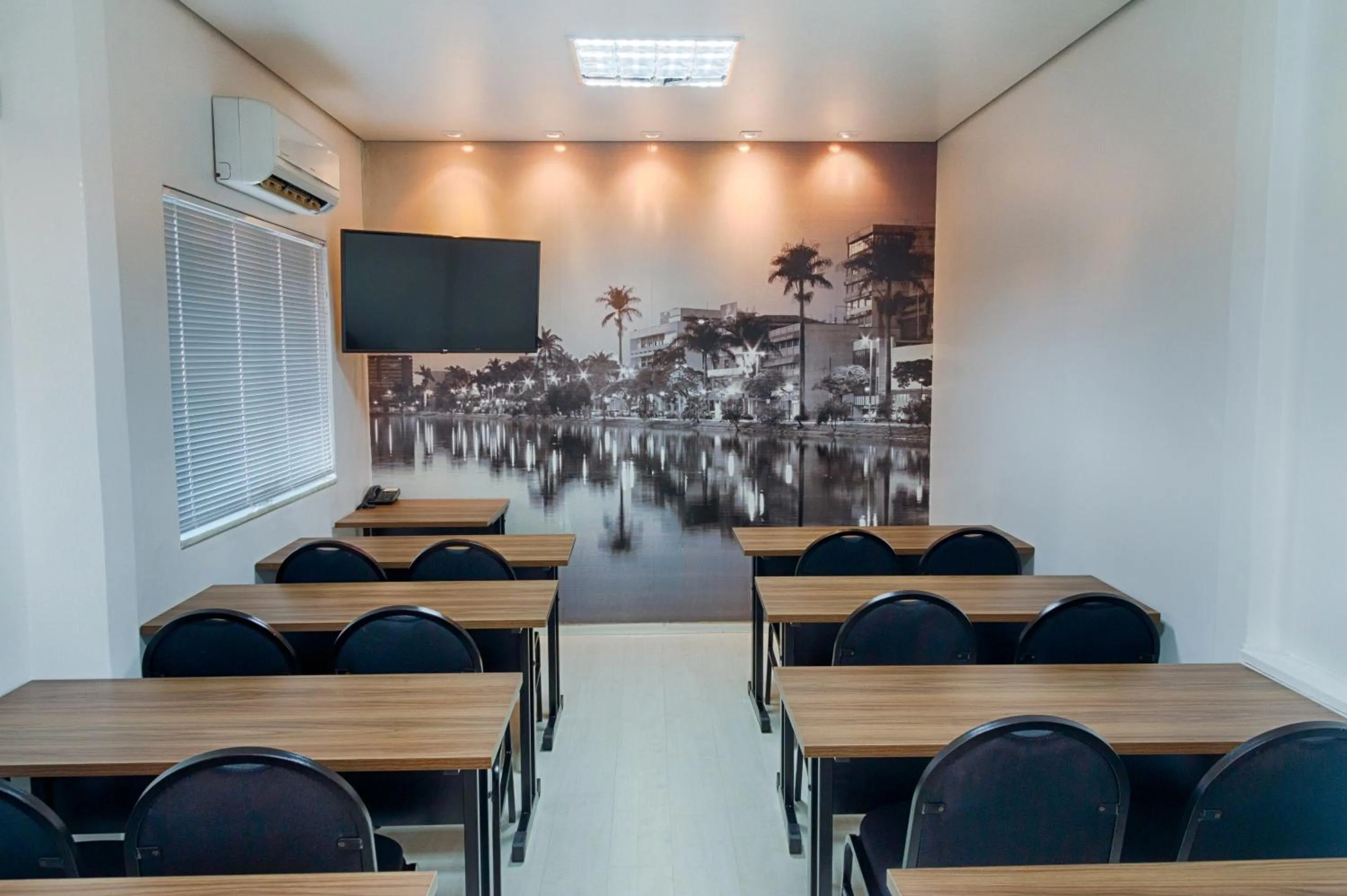 Business facilities in Real Hotel