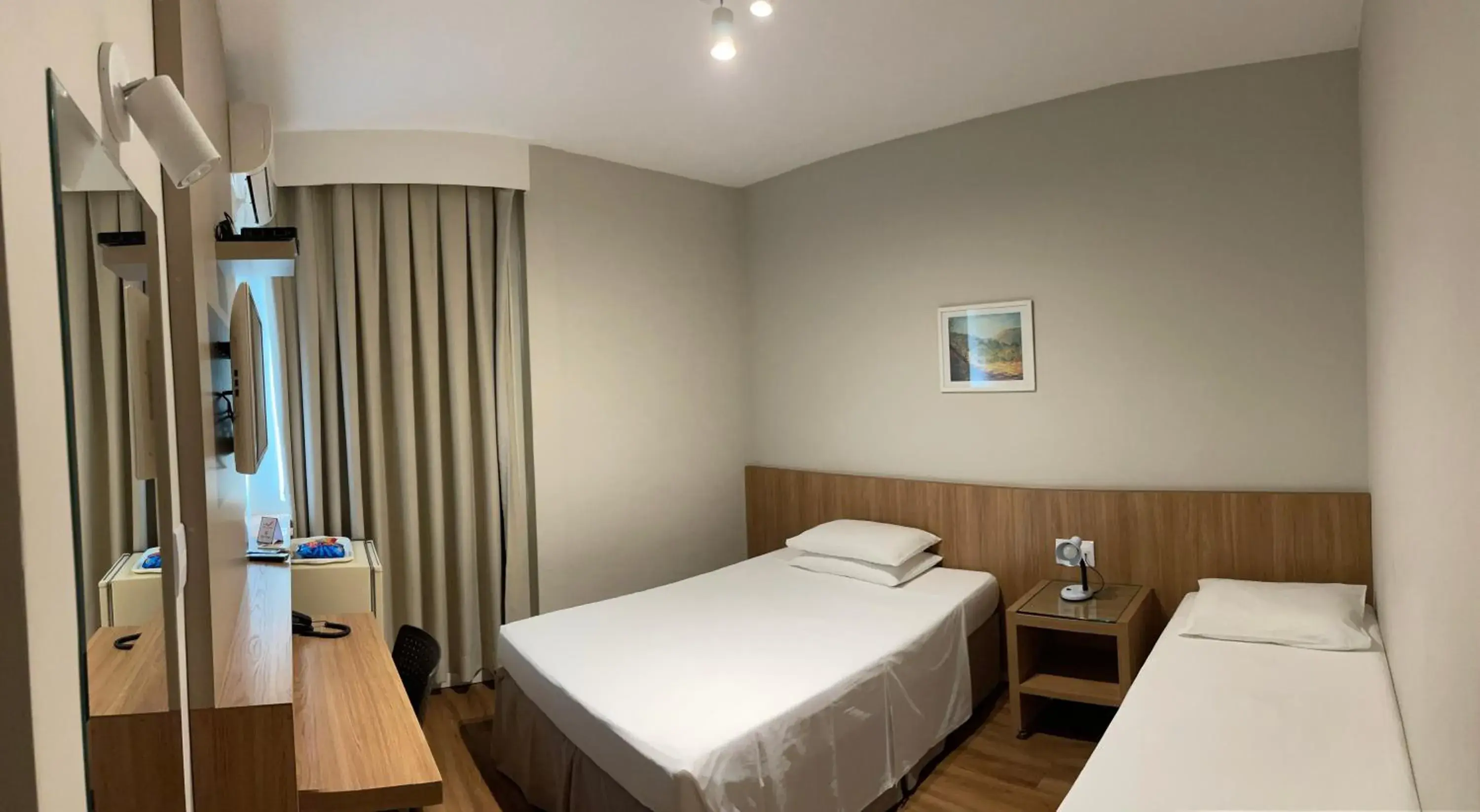 Bedroom, Bed in Real Hotel Bedroom, Bed in Real Hotel