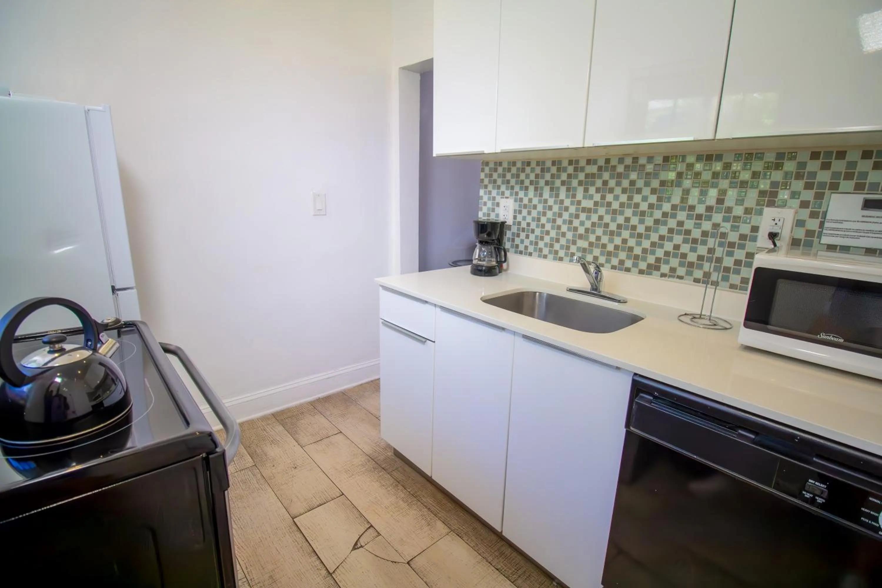 Coffee/tea facilities in Courtyard Apartments Part of the Oasis Casita Collection