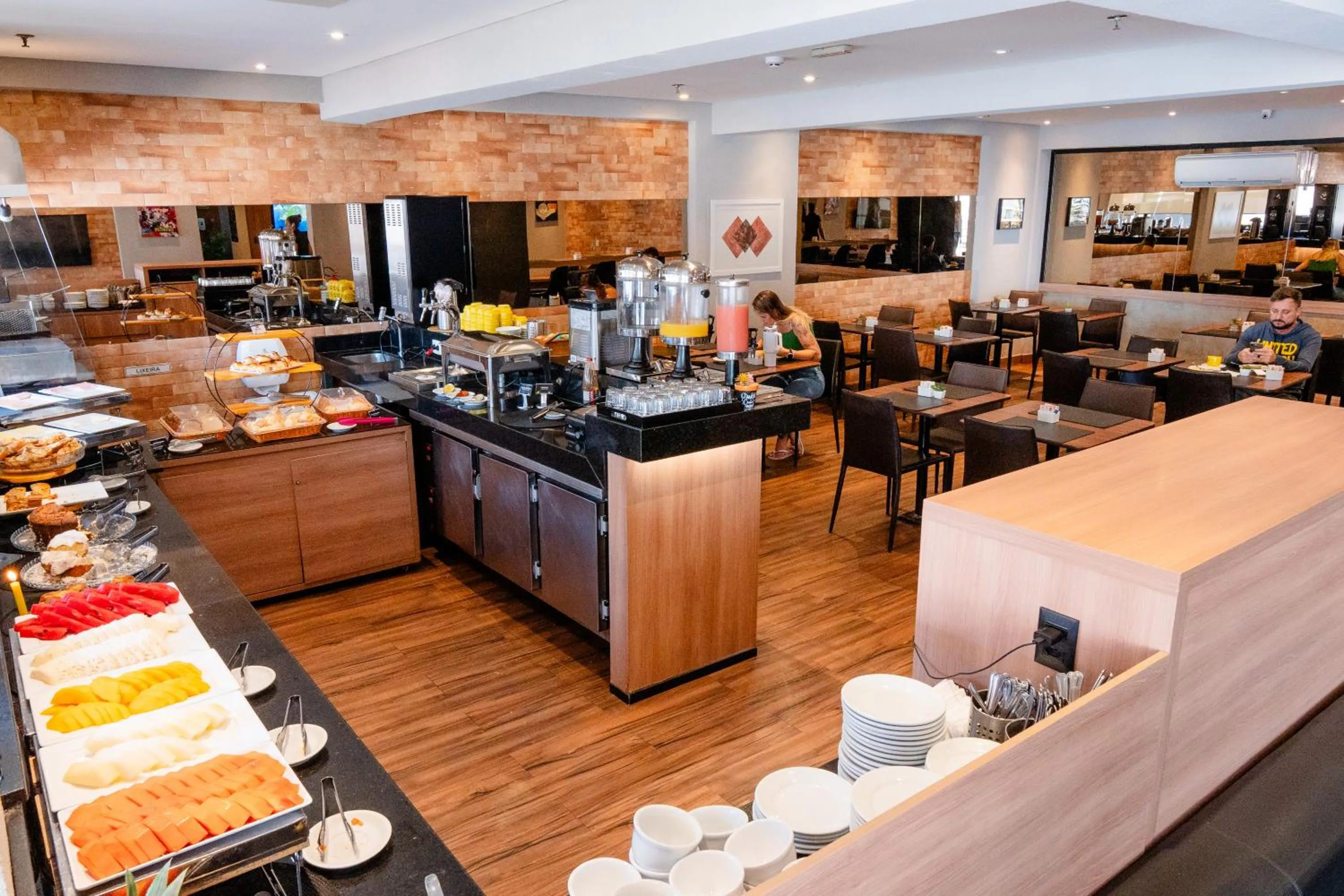 Restaurant/places to eat in i5 Hotel Águas Claras