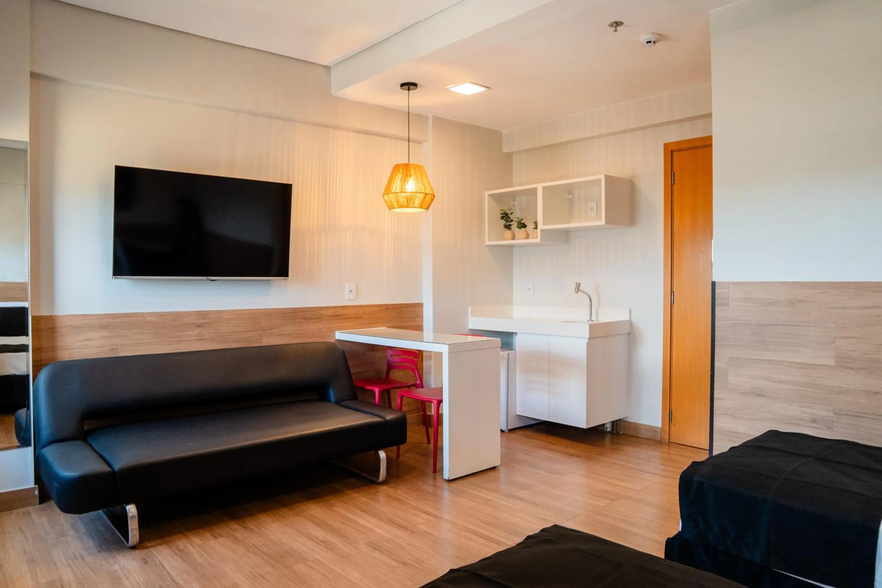 Kitchen or kitchenette, Bed in i5 Hotel Águas Claras