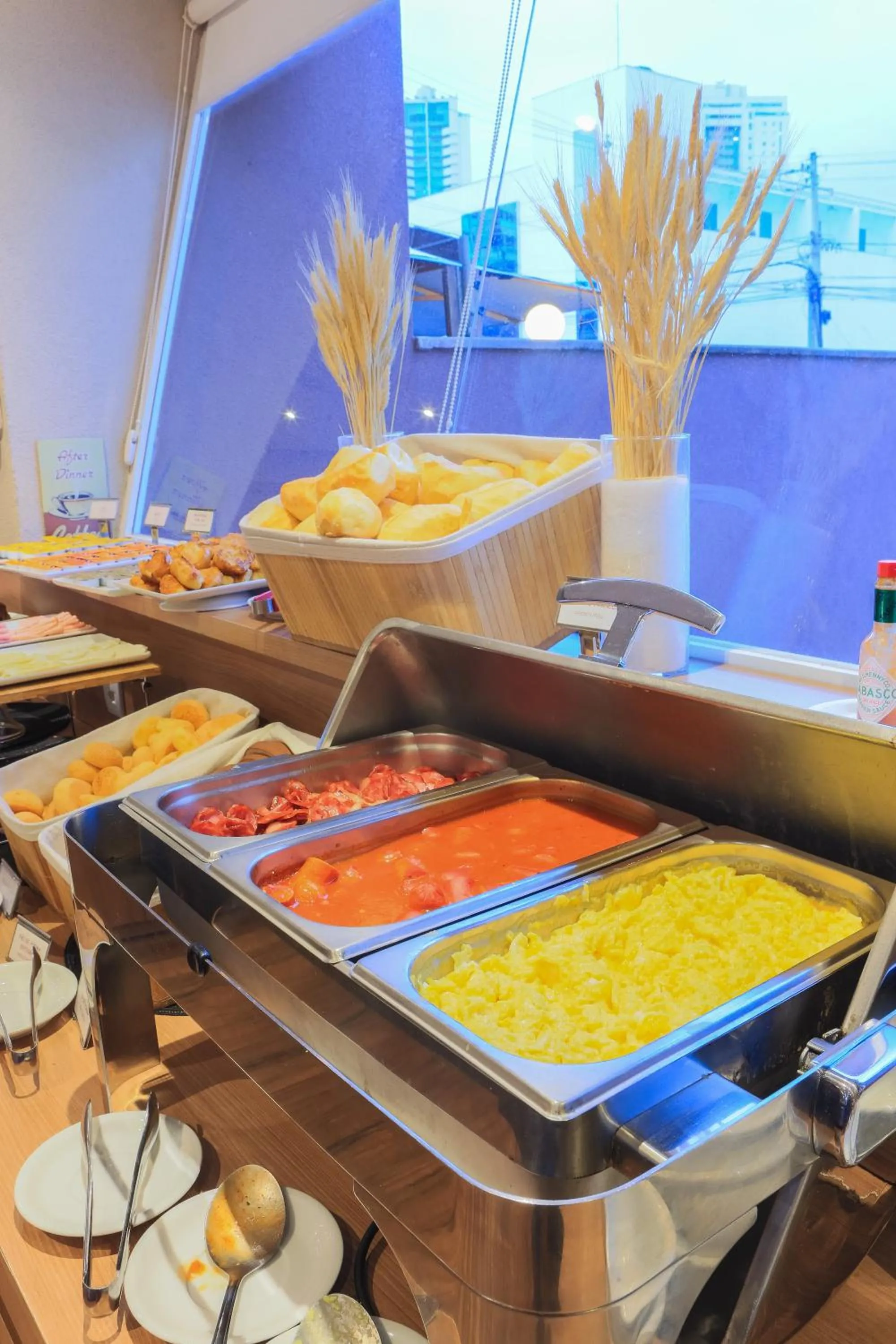 Buffet breakfast in i5 Hotel Águas Claras