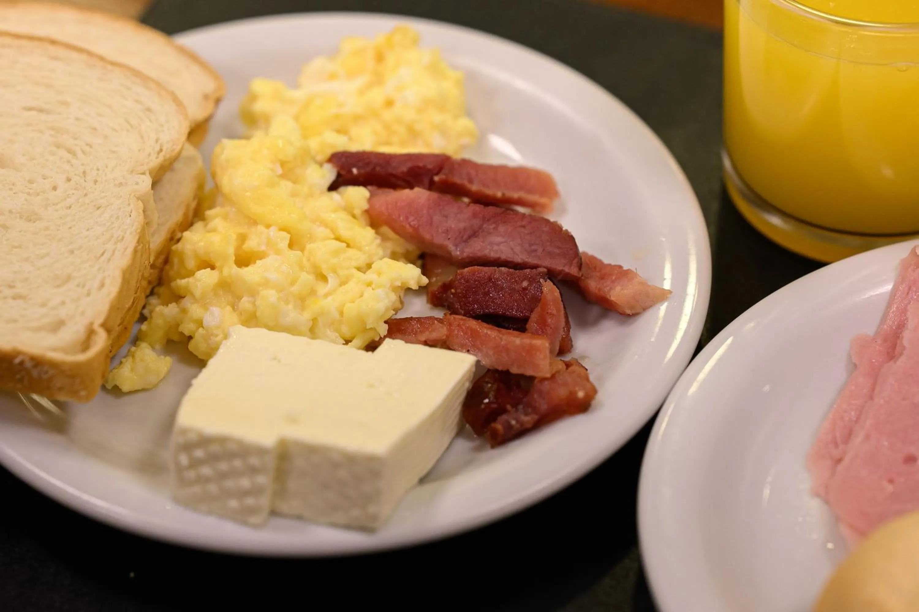 Food and drinks in Hotel Colonial