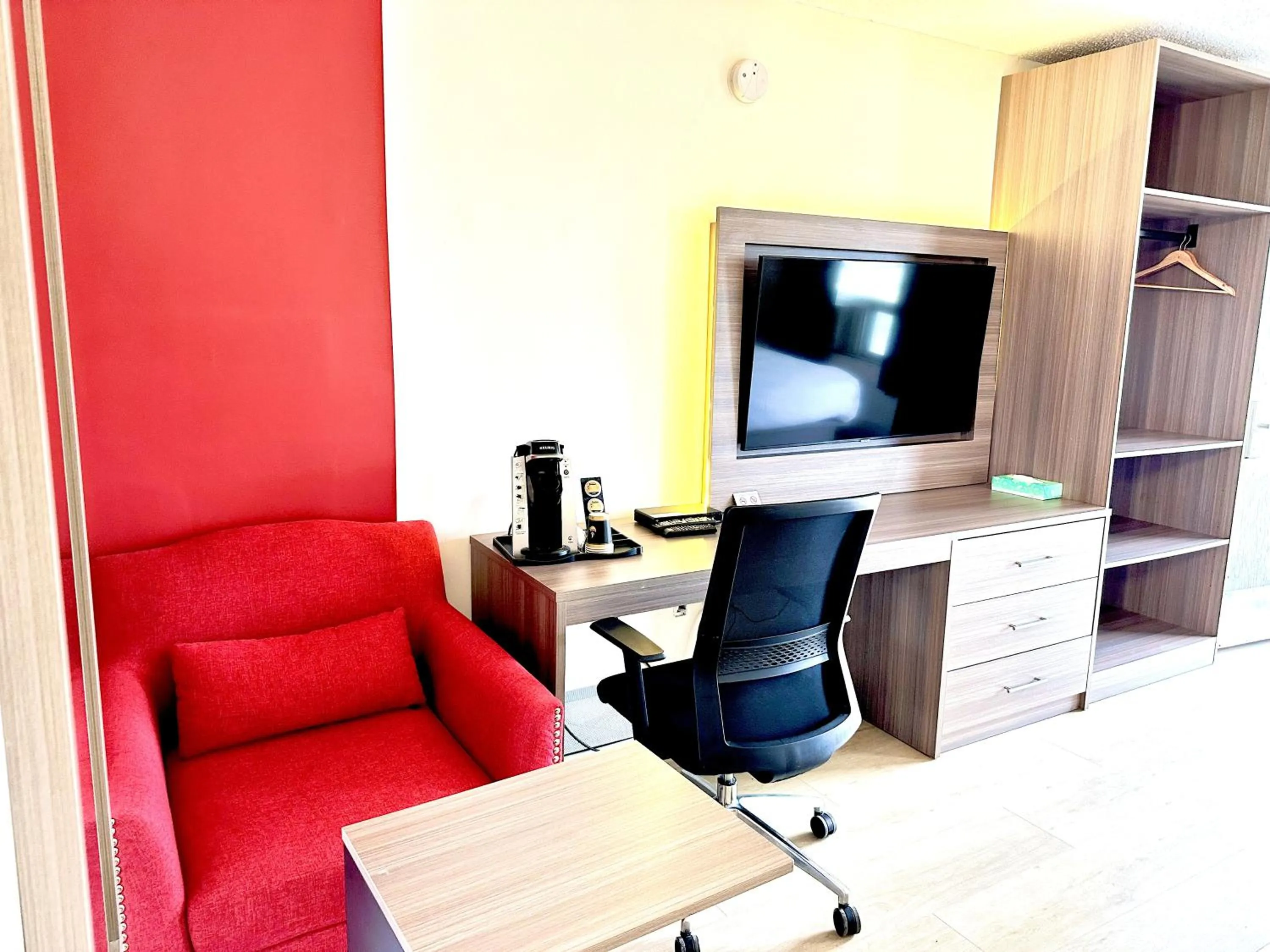 Coffee/tea facilities in Westport Inn