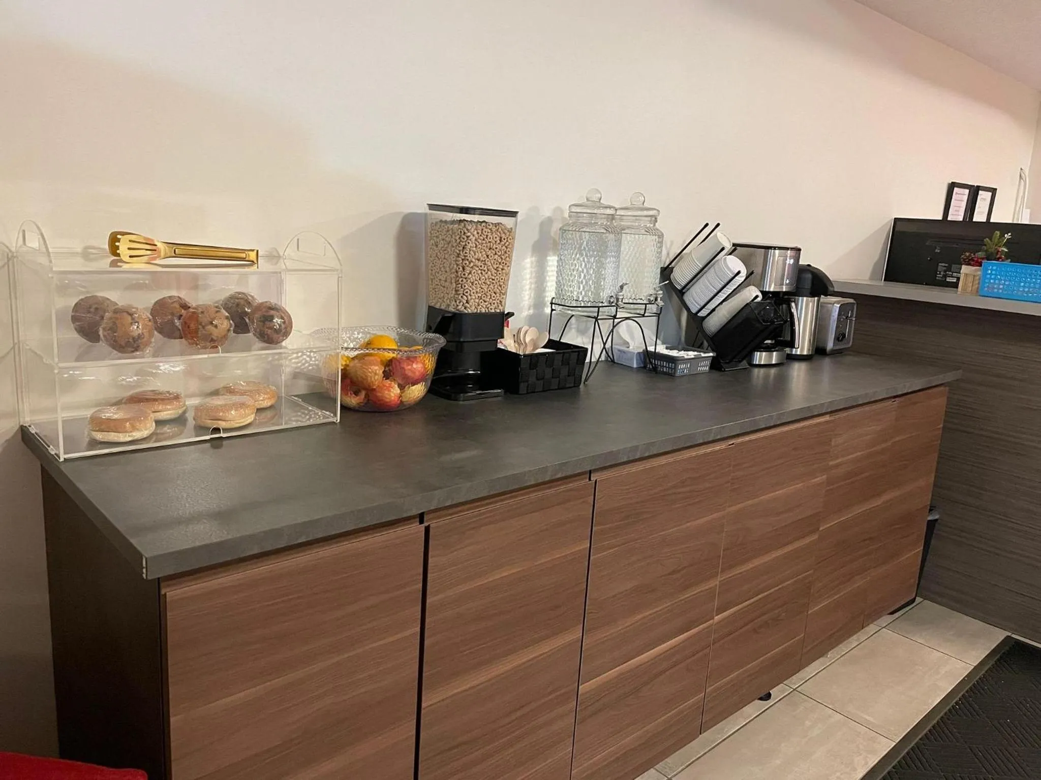 Breakfast in Westport Inn