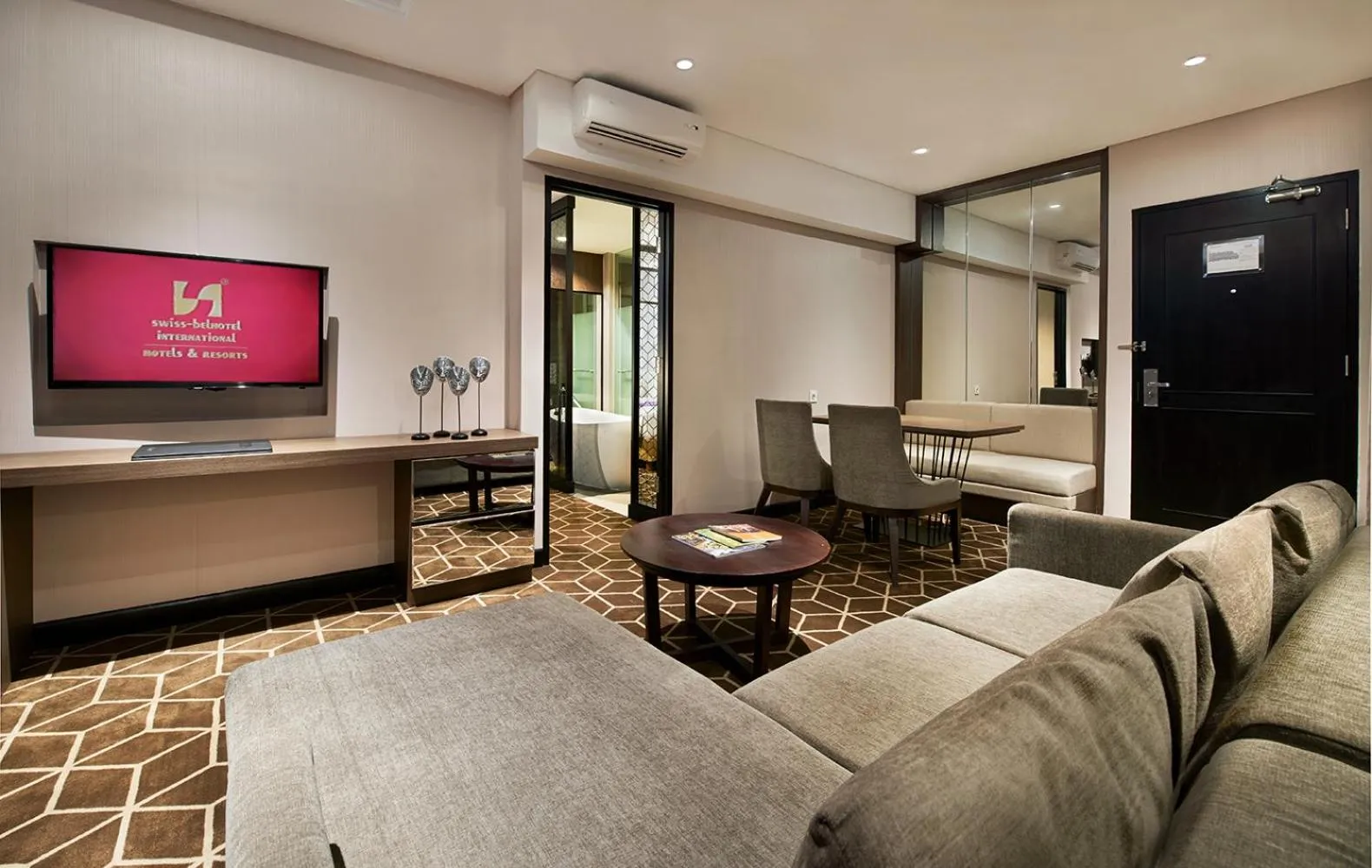 Living room in Swiss-Belinn Tunjungan Surabaya