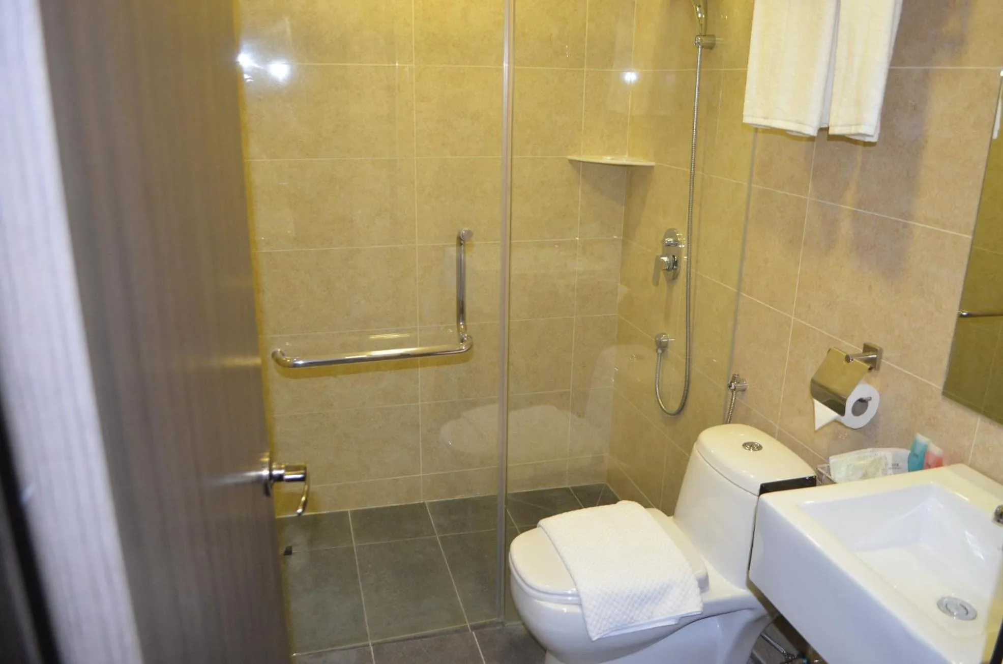 Bathroom in Q Bintang Hotel