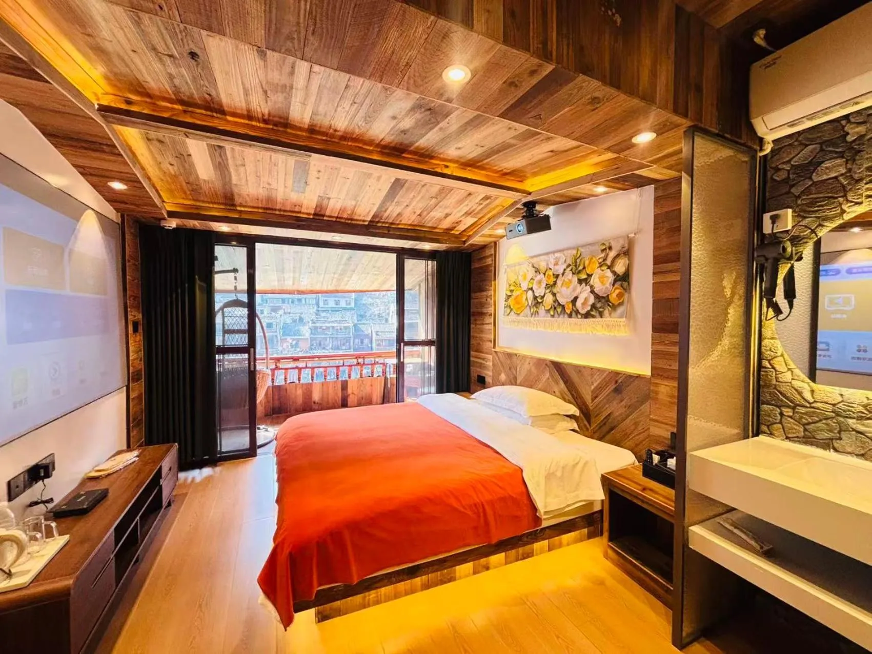 iver View Deluxe King Room in Phoenix Fuyuan Villa Riverside Hotel