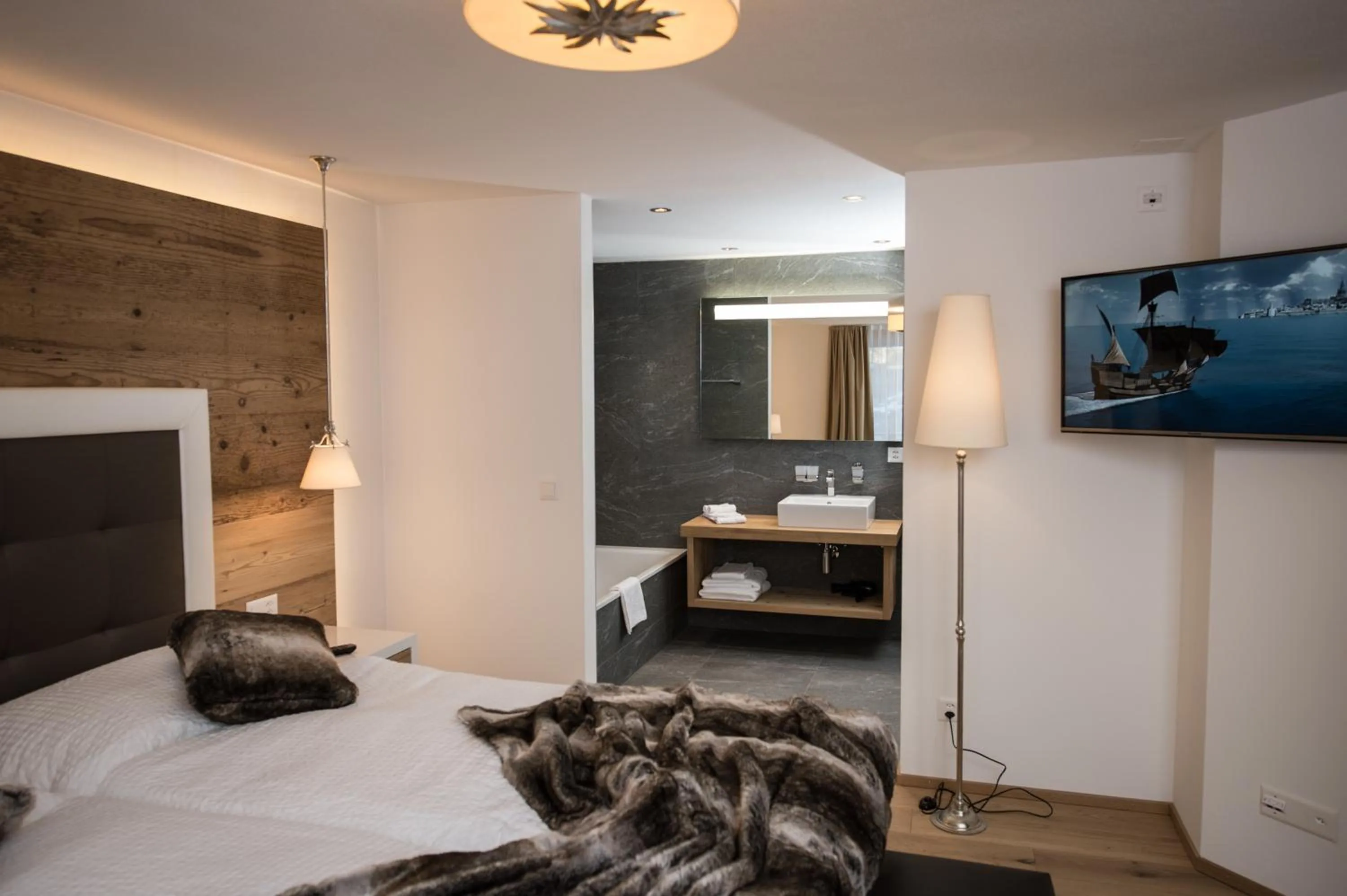 Bedroom, Bed in Panorama Ski Lodge