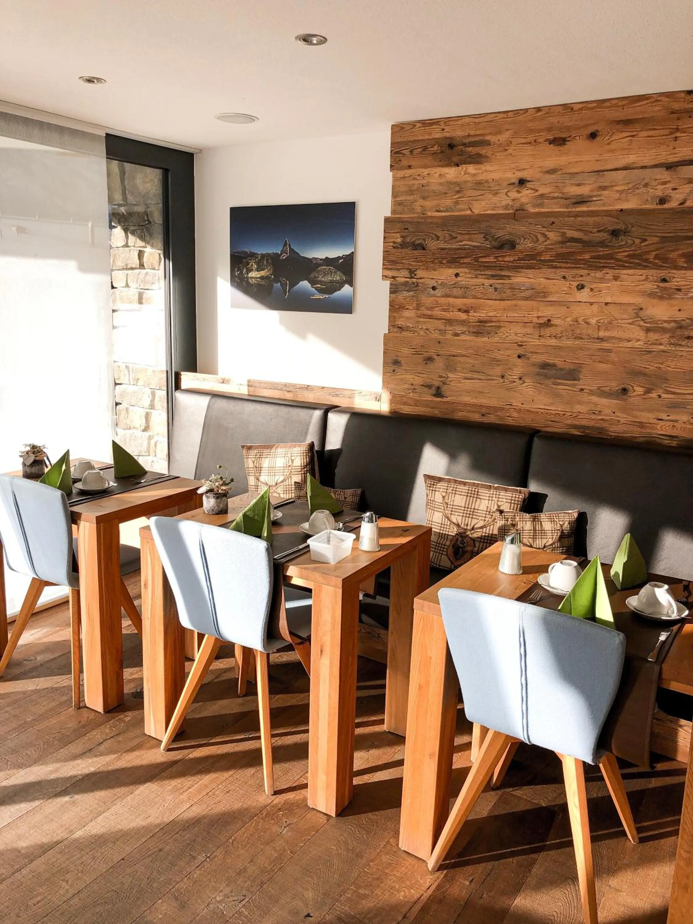 Restaurant/places to eat in Panorama Ski Lodge