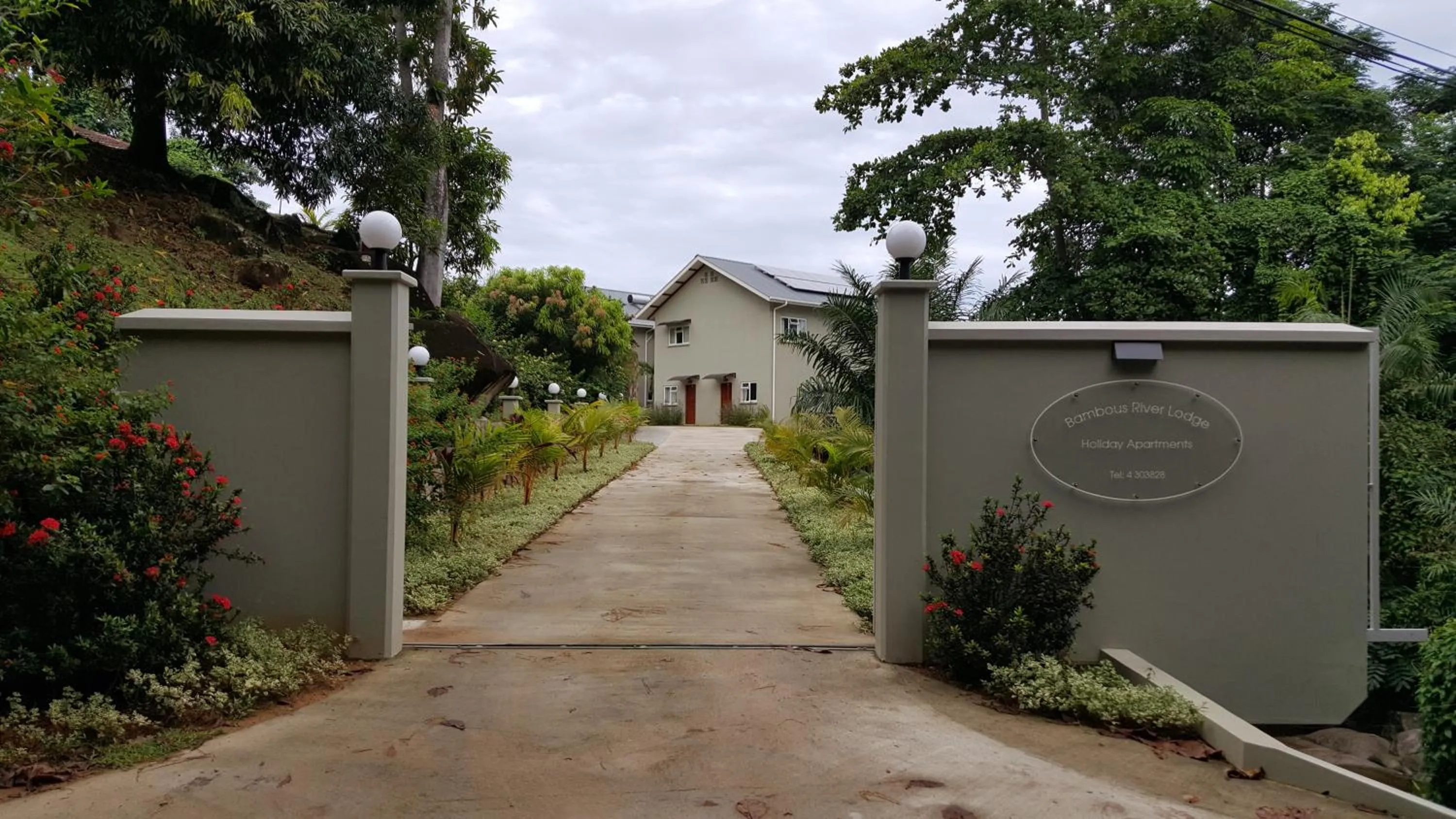 Facade/entrance in Bambous River Lodge