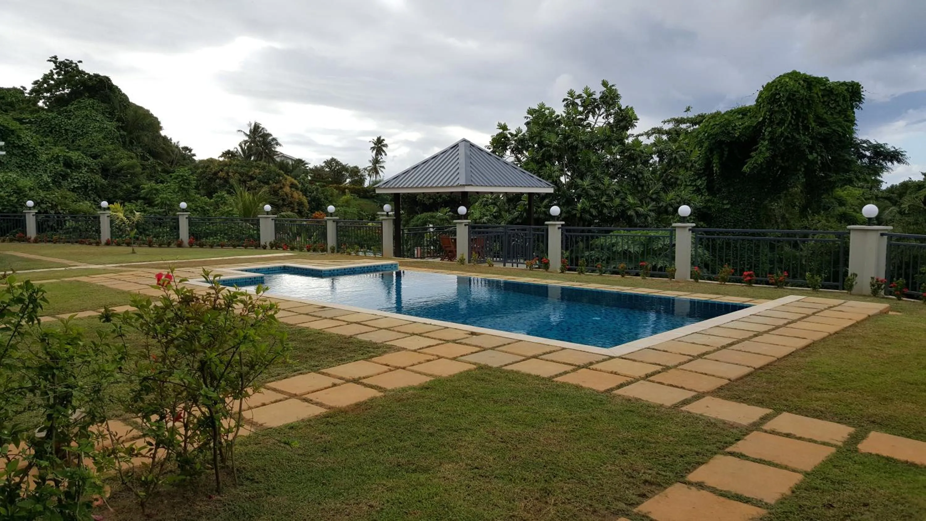Swimming pool in Bambous River Lodge