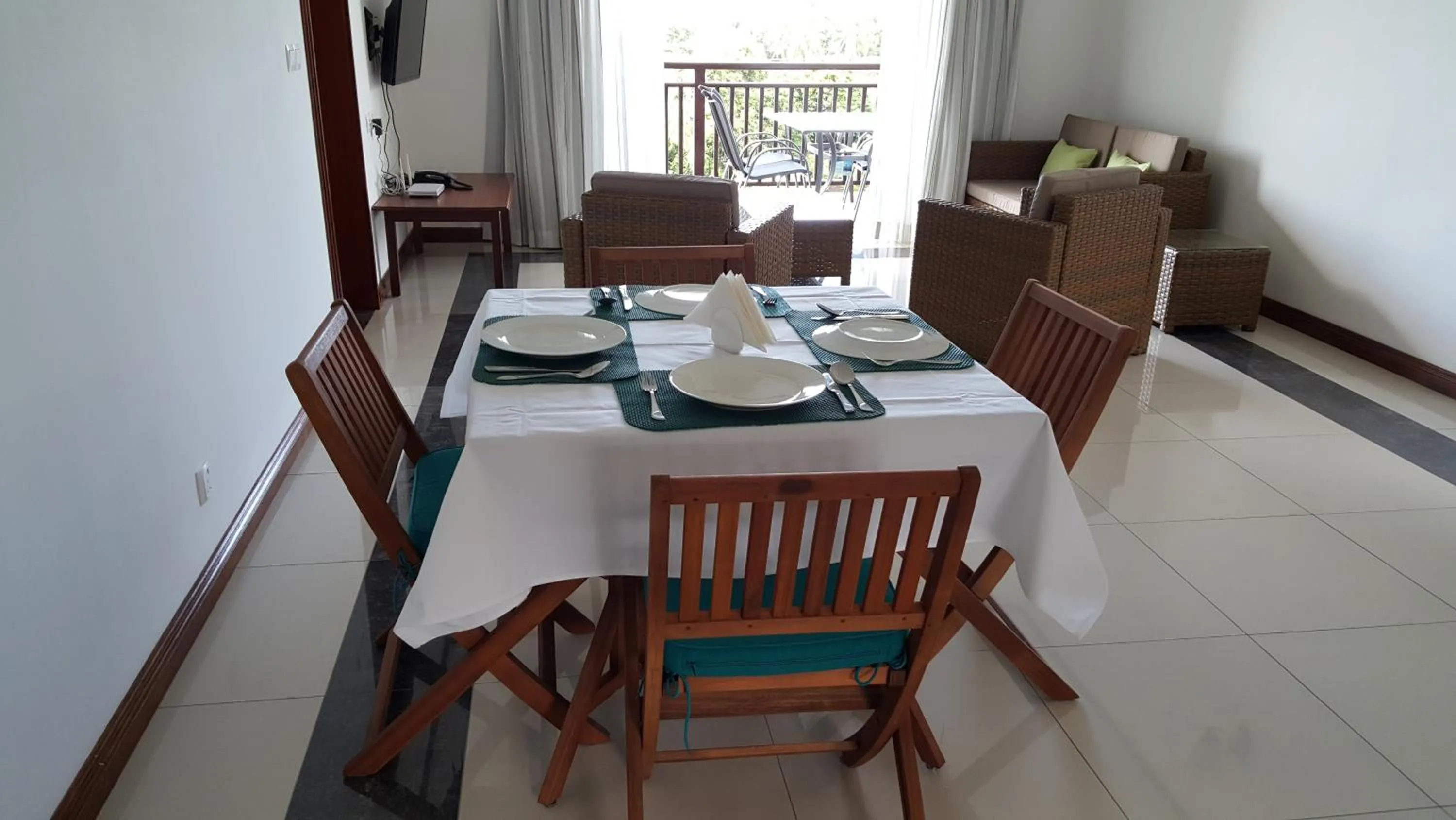 Dining area in Bambous River Lodge