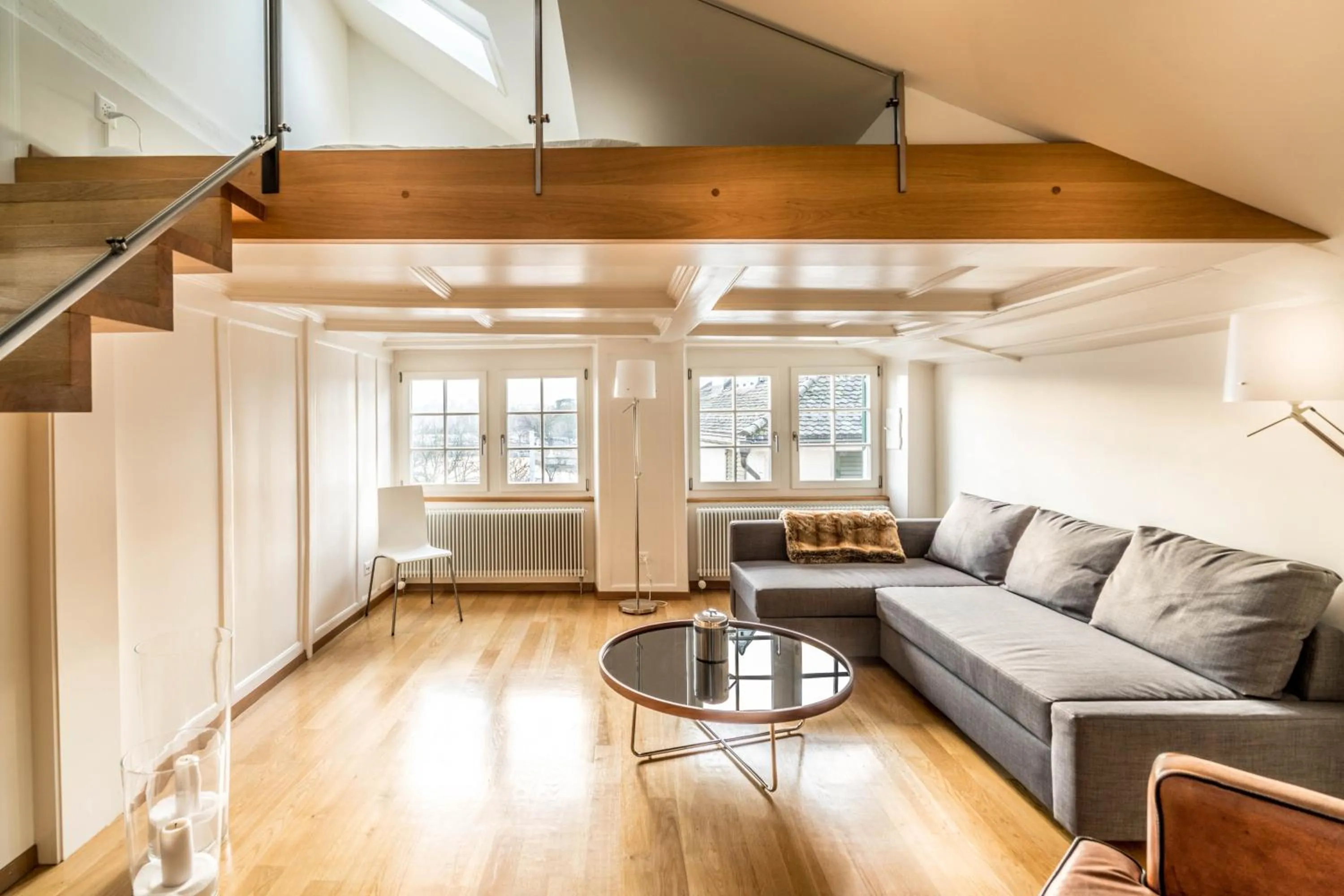 Living room in Lake Side Location Bellevue