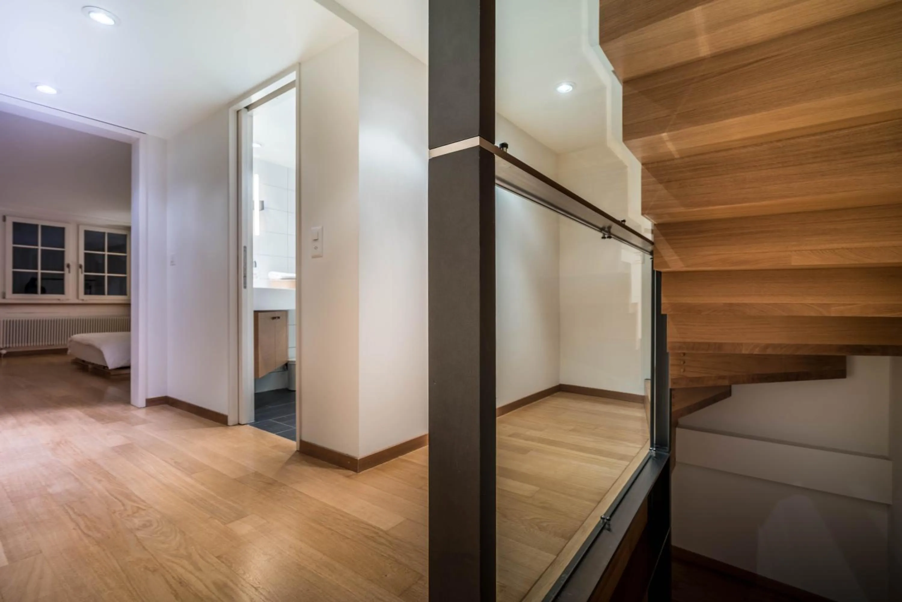 Bathroom, Bed in Lake Side Location Bellevue